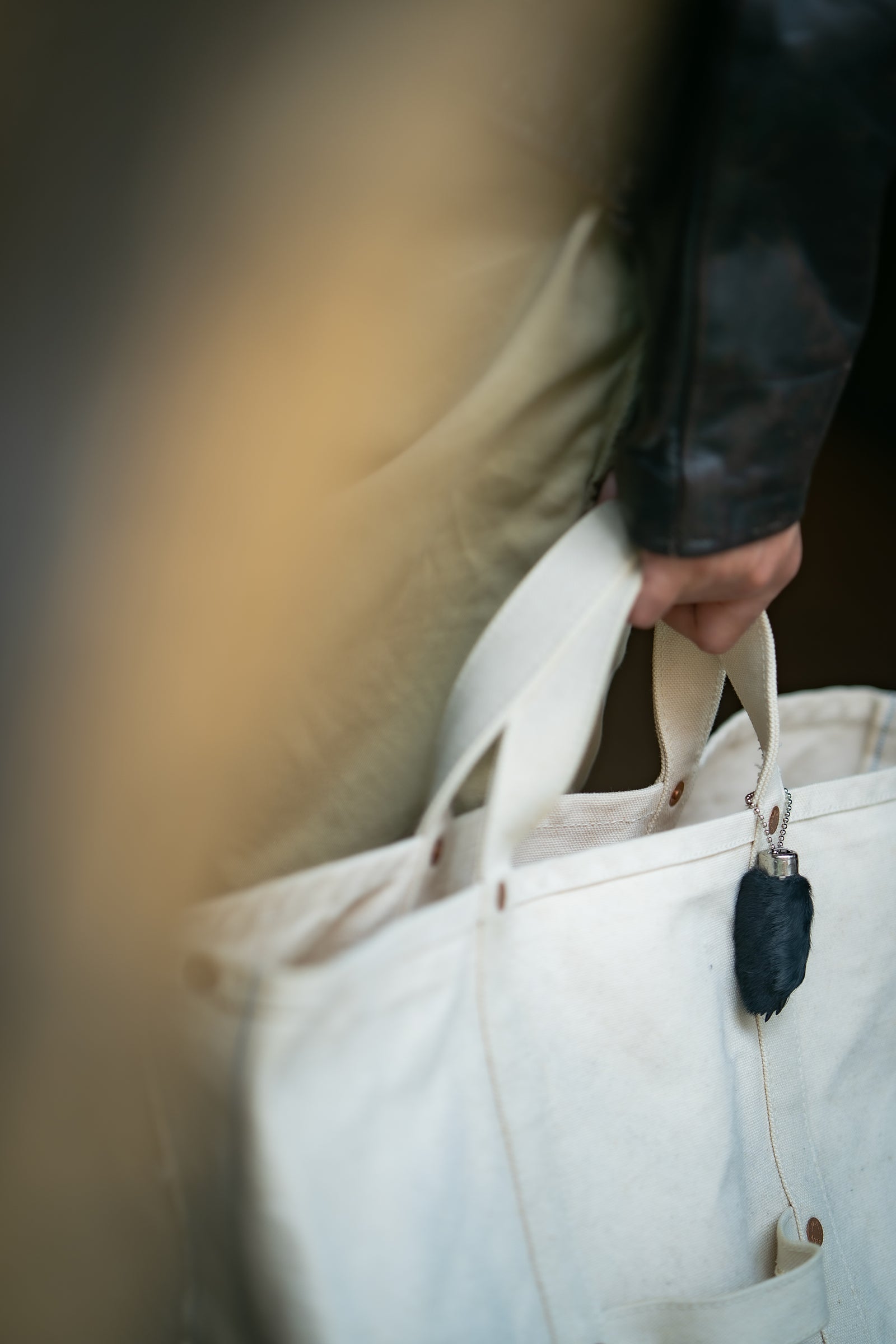 BUCO RABBIT FOOT KEY CHAIN Gallery Image 2