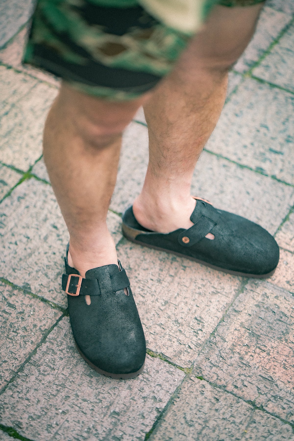 LEATHER FOOT-SUPPORT CLOGS Gallery Image 5