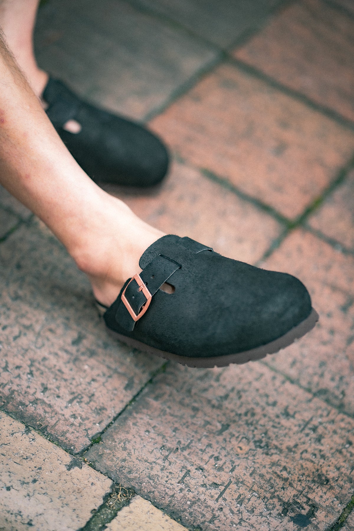 LEATHER FOOT-SUPPORT CLOGS Gallery Image 6