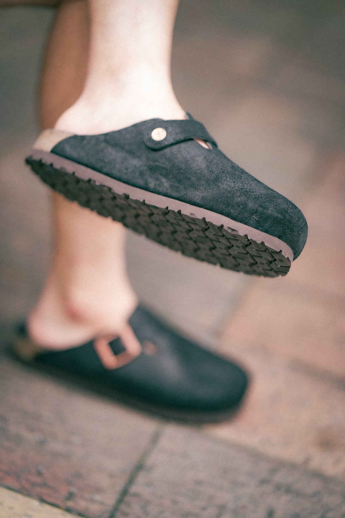 LEATHER FOOT-SUPPORT CLOGS Gallery Image 1