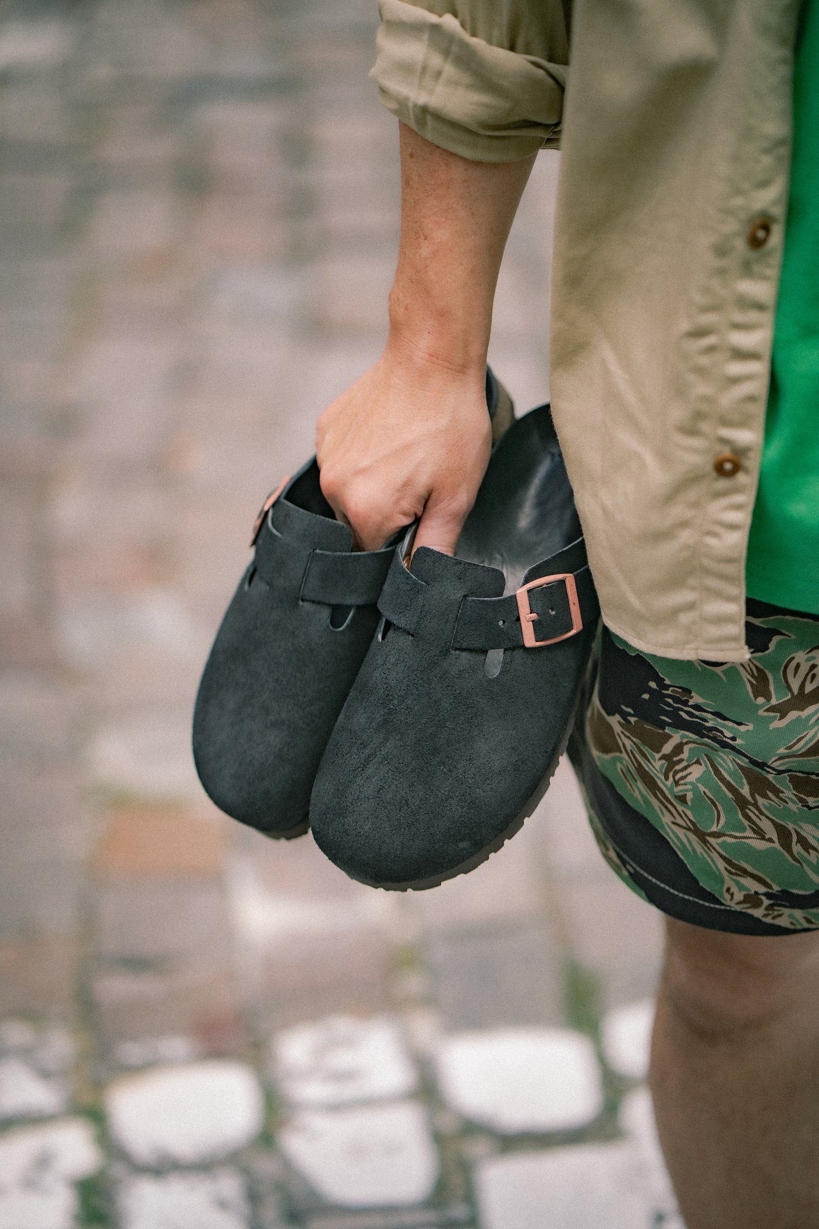LEATHER FOOT-SUPPORT CLOGS Gallery Image 2