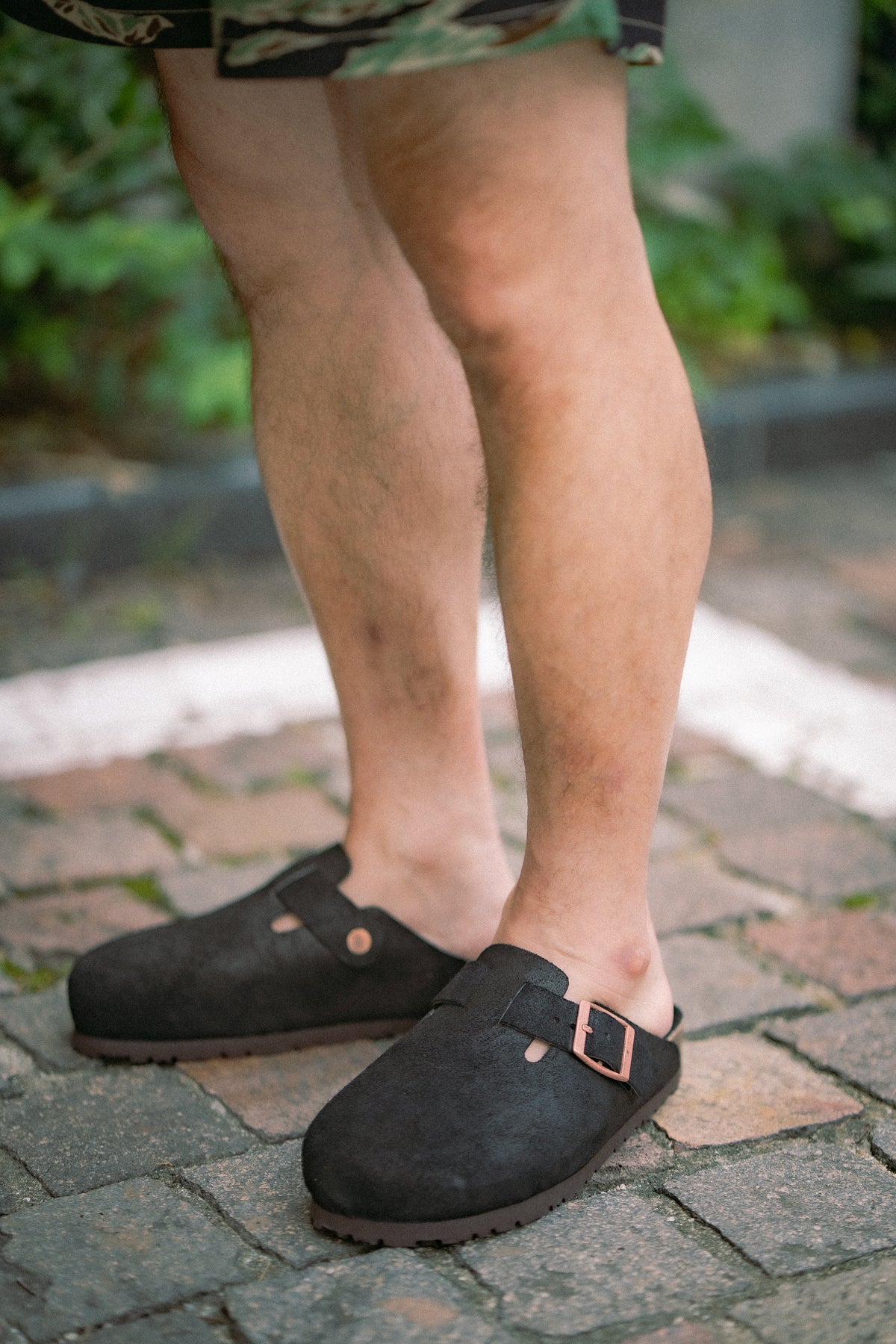 LEATHER FOOT-SUPPORT CLOGS Gallery Image 3