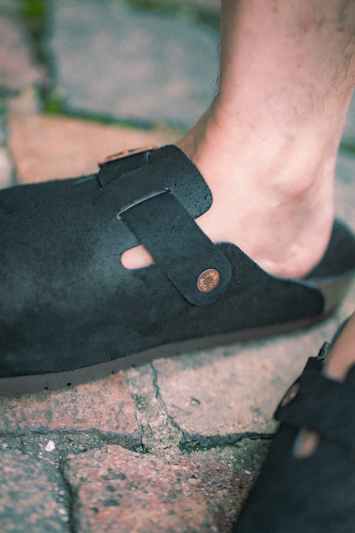 LEATHER FOOT-SUPPORT CLOGS Gallery Image 4