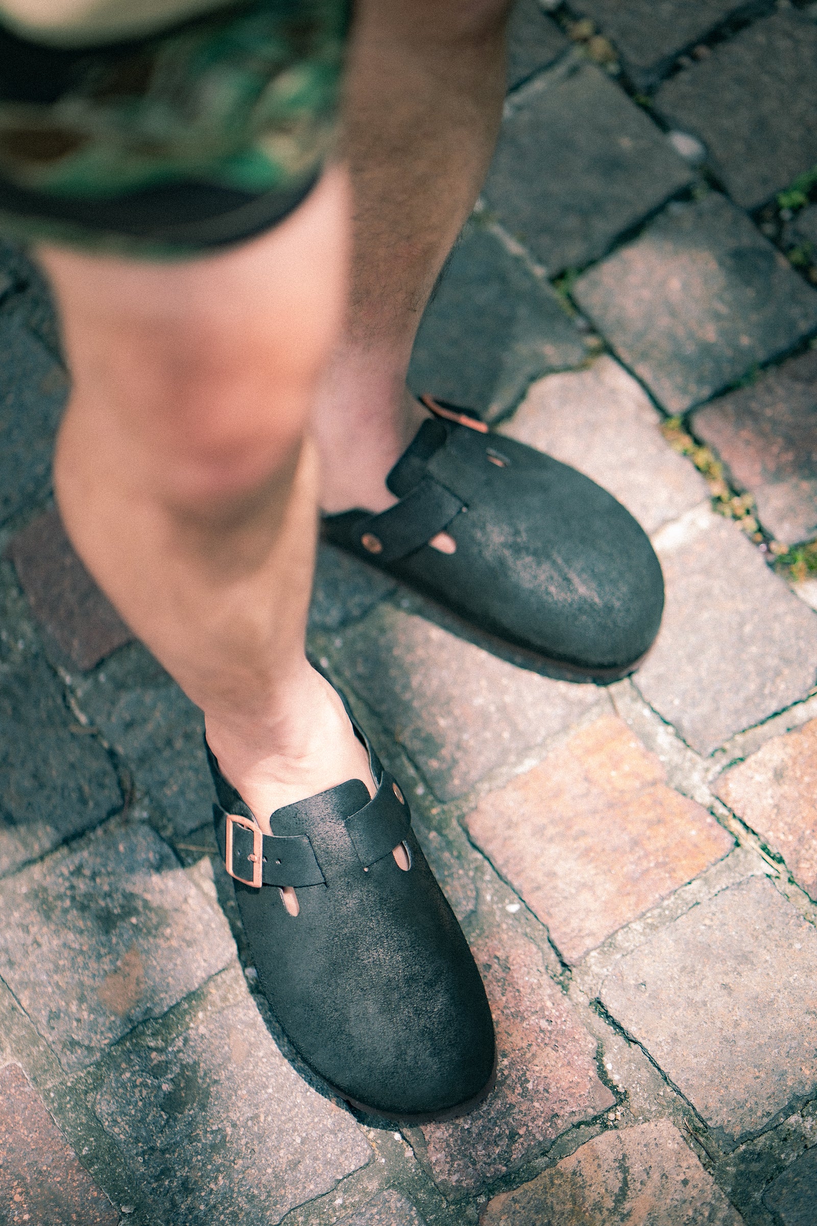 LEATHER FOOT-SUPPORT CLOGS Gallery Image 7