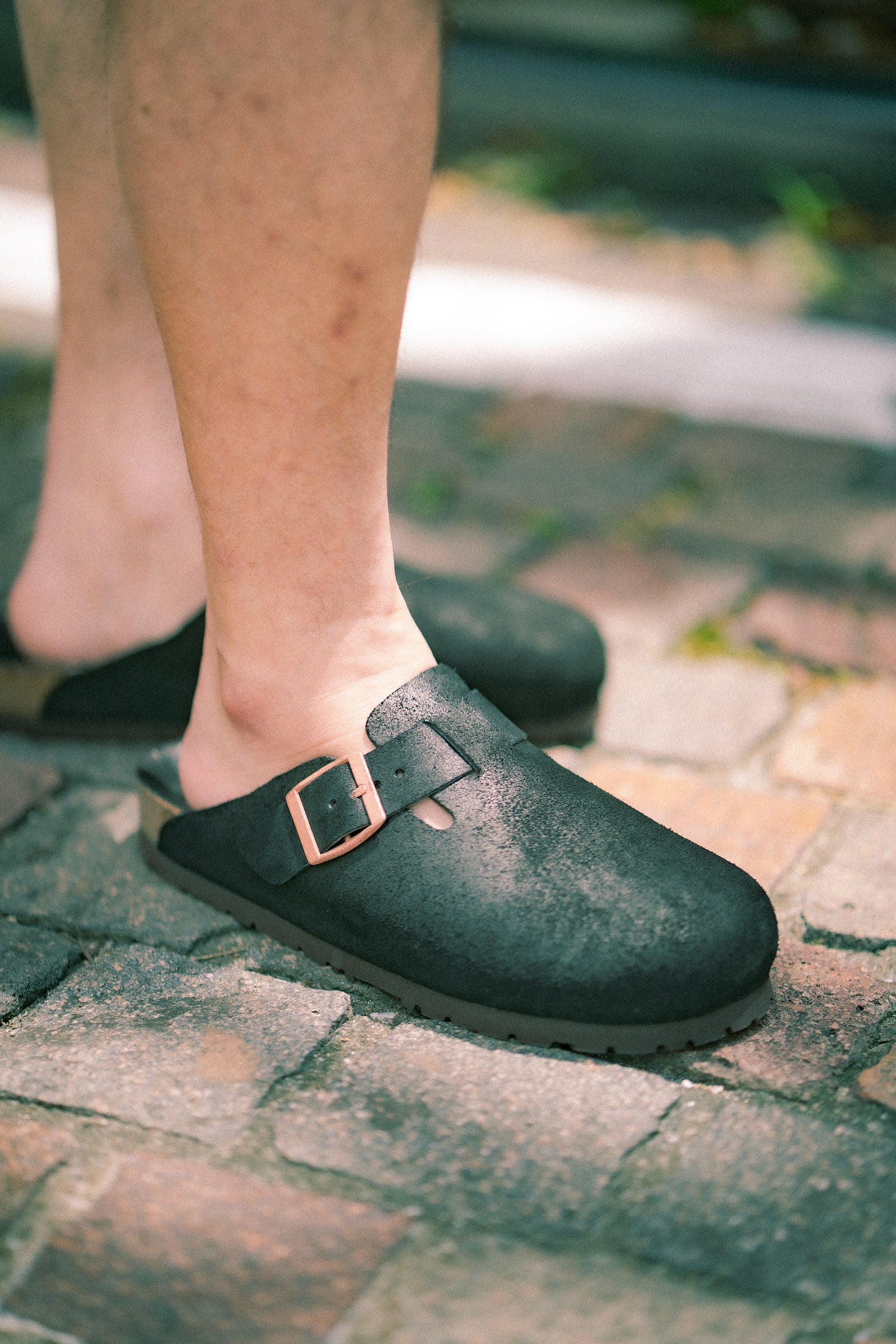 LEATHER FOOT-SUPPORT CLOGS Gallery Image 8