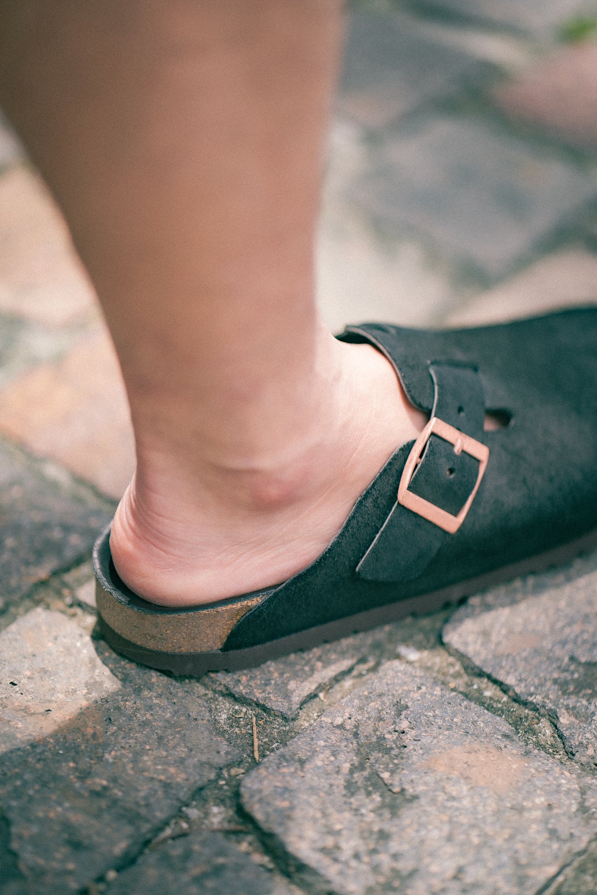 LEATHER FOOT-SUPPORT CLOGS Gallery Image 9