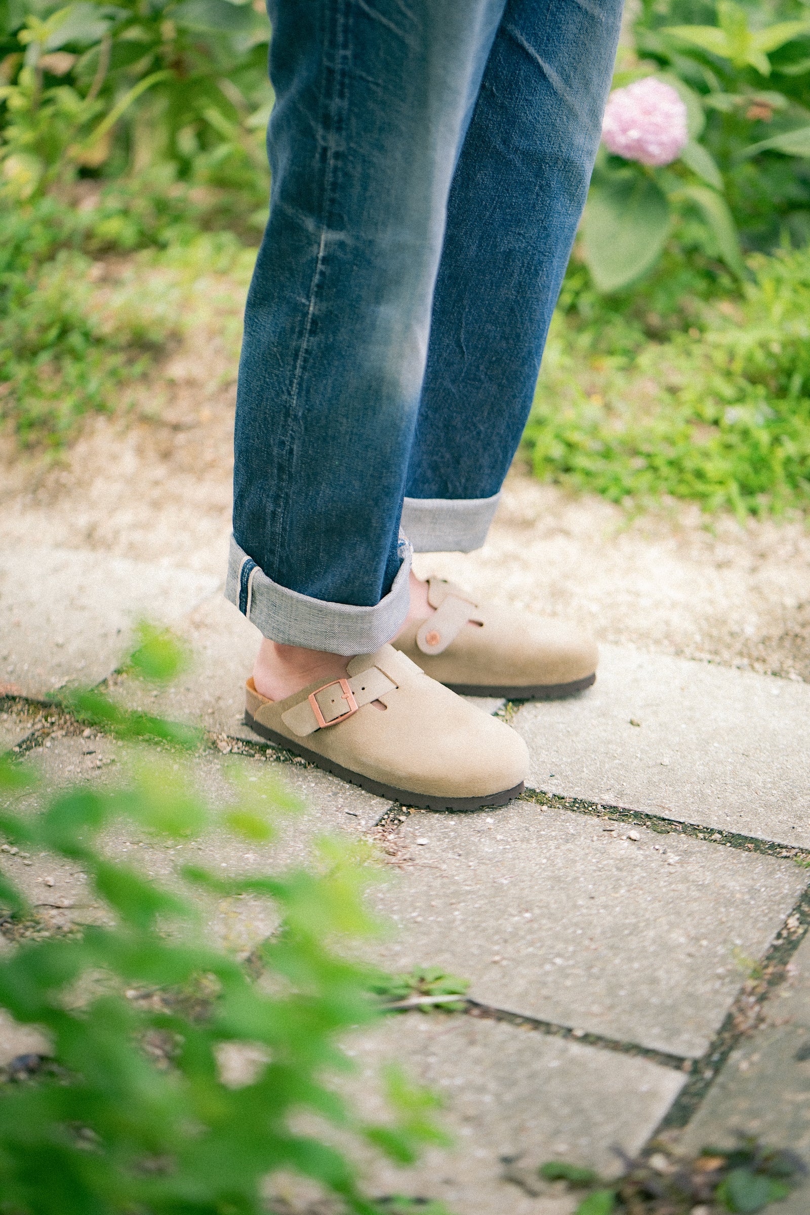 LEATHER FOOT-SUPPORT CLOGS Gallery Image 3