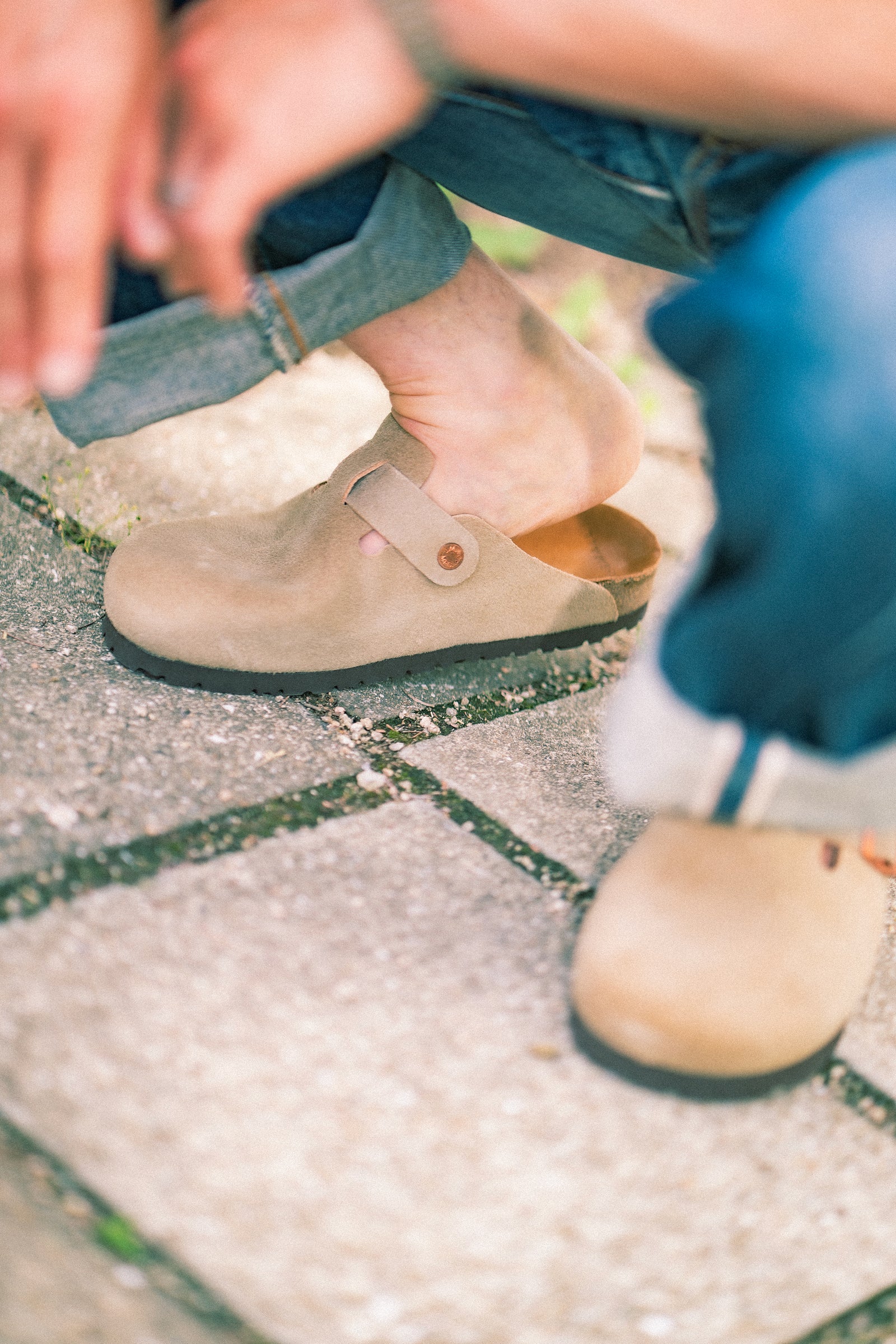 LEATHER FOOT-SUPPORT CLOGS Gallery Image 1