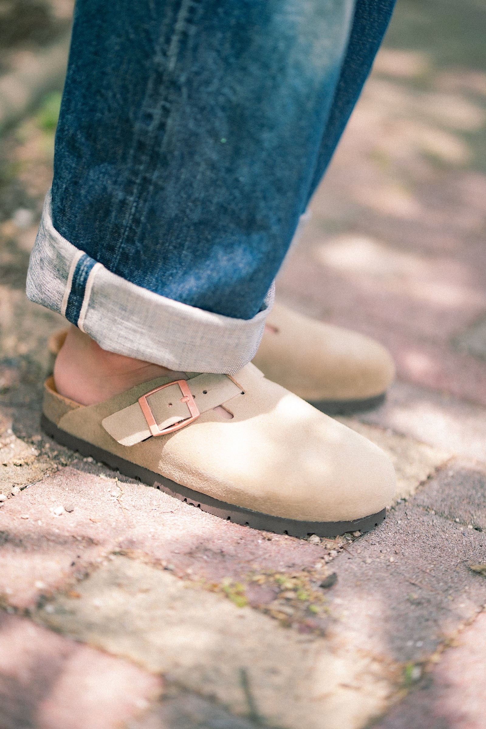 LEATHER FOOT-SUPPORT CLOGS Gallery Image 2
