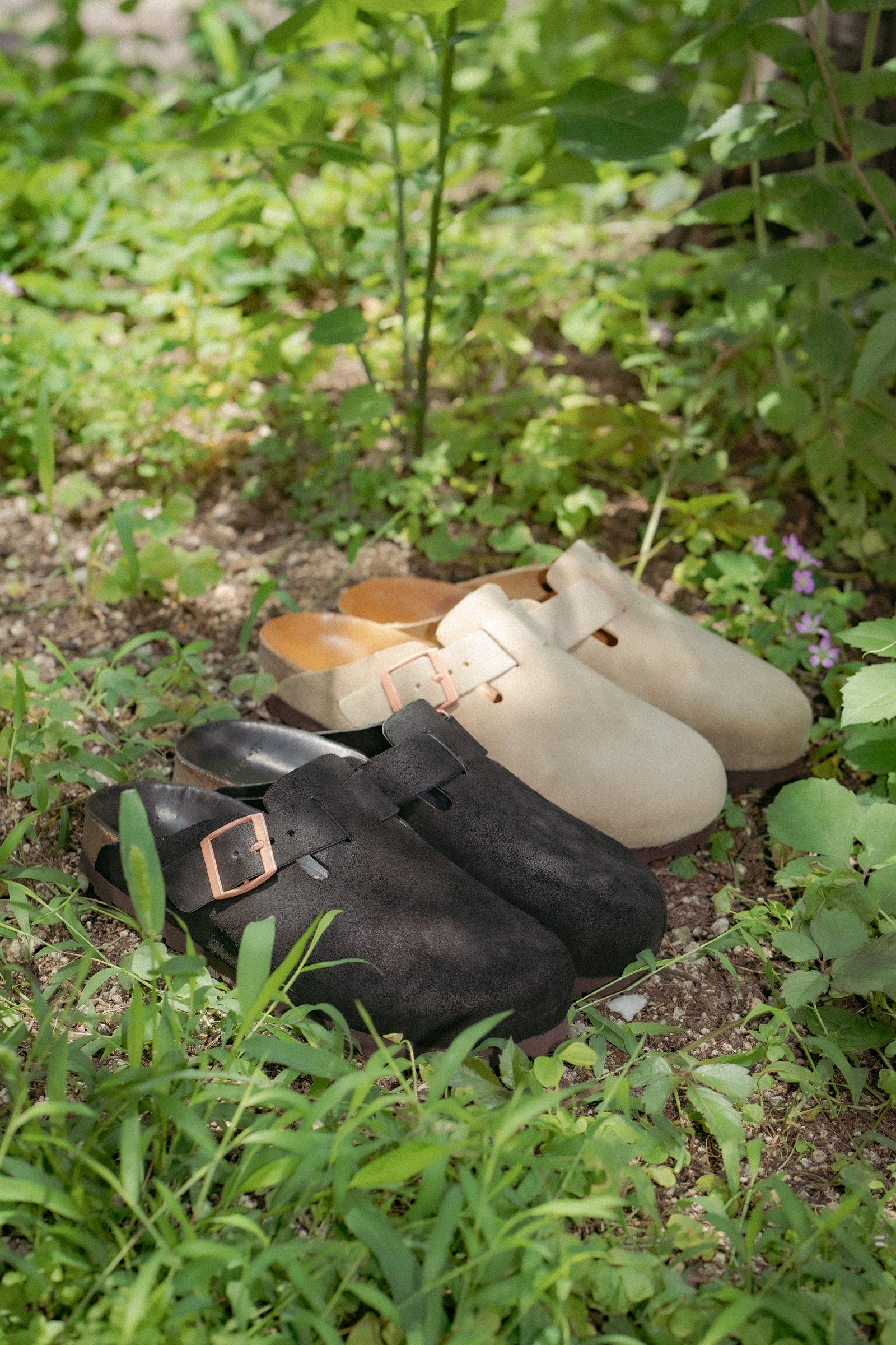 LEATHER FOOT-SUPPORT CLOGS Gallery Image 8
