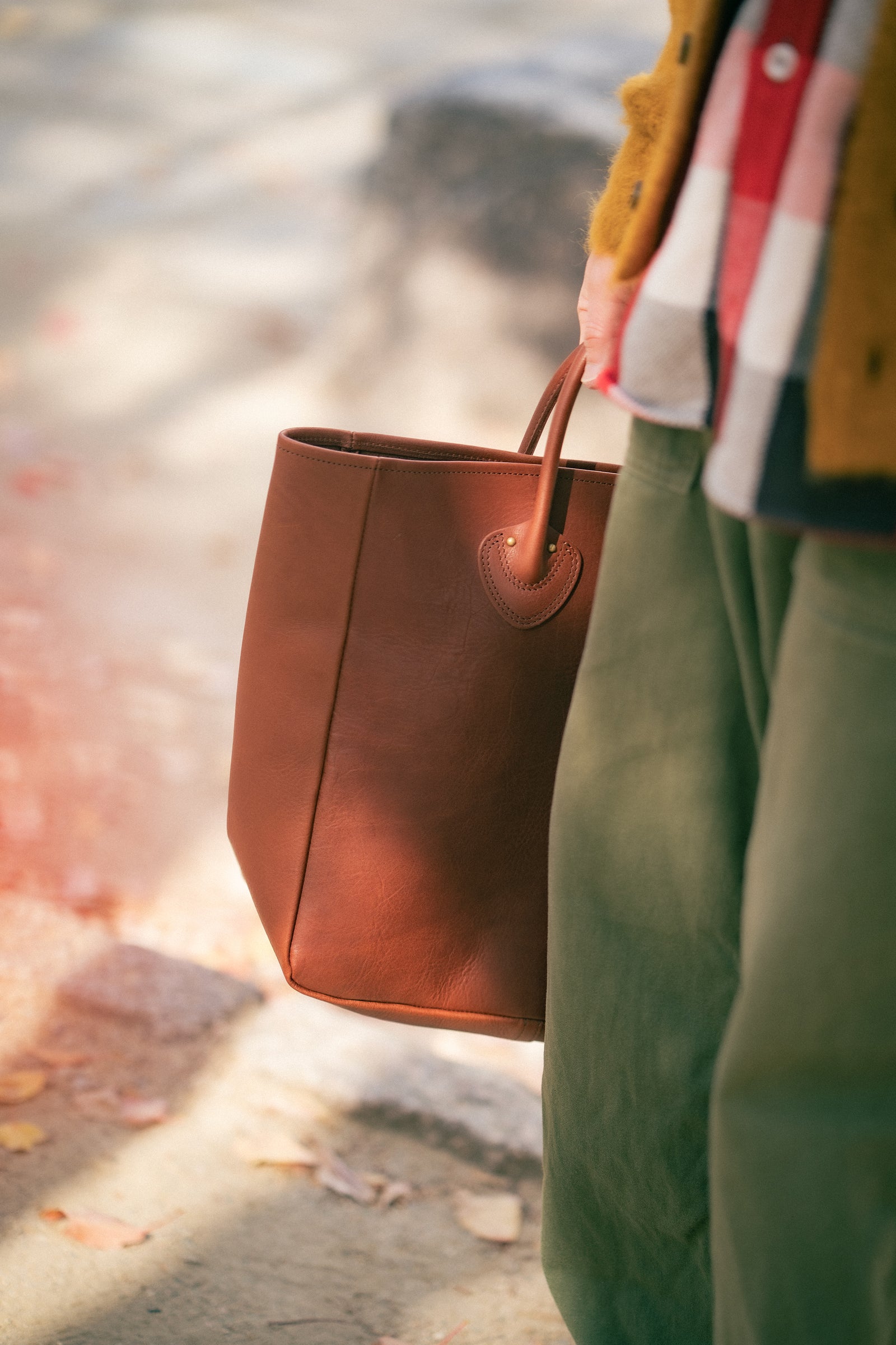 LEATHER TOTE HANDBAG Gallery Image