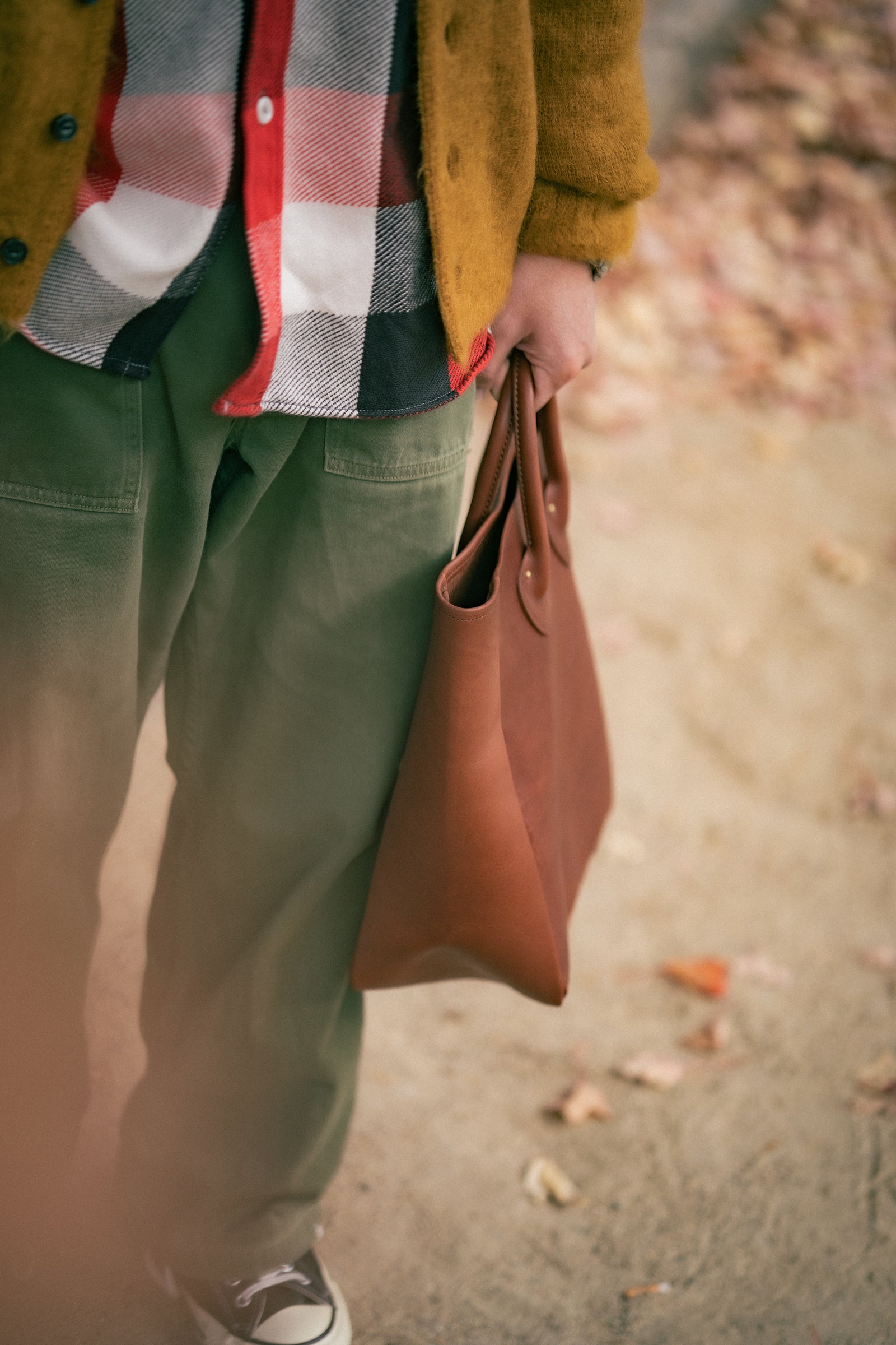 LEATHER TOTE HANDBAG Gallery Image 3