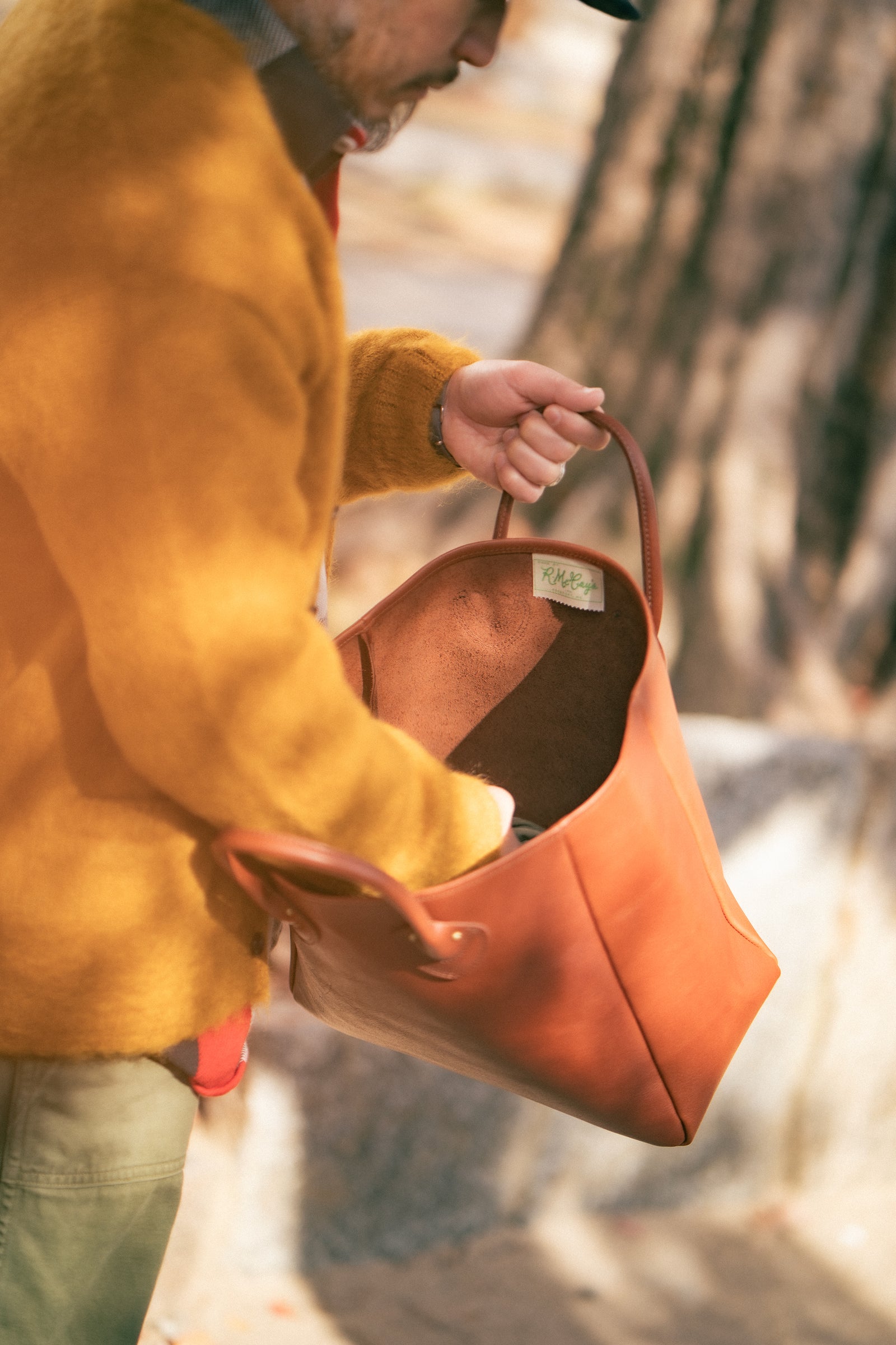 LEATHER TOTE HANDBAG Gallery Image 4