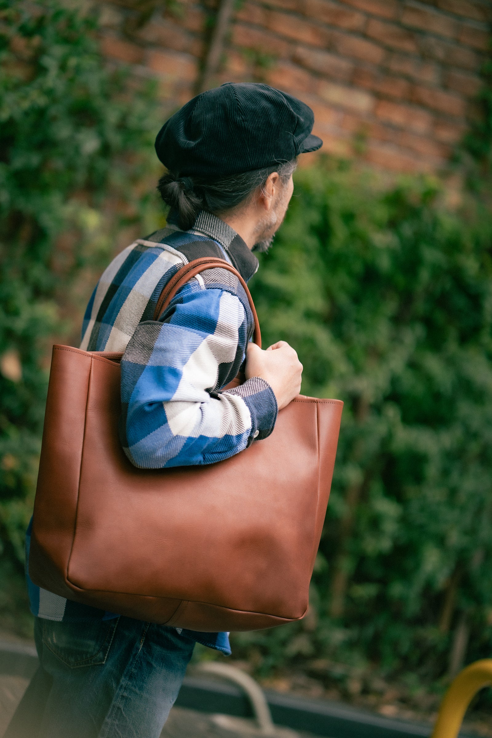 LEATHER TOTE SHOULDER-BAG Gallery Image 1