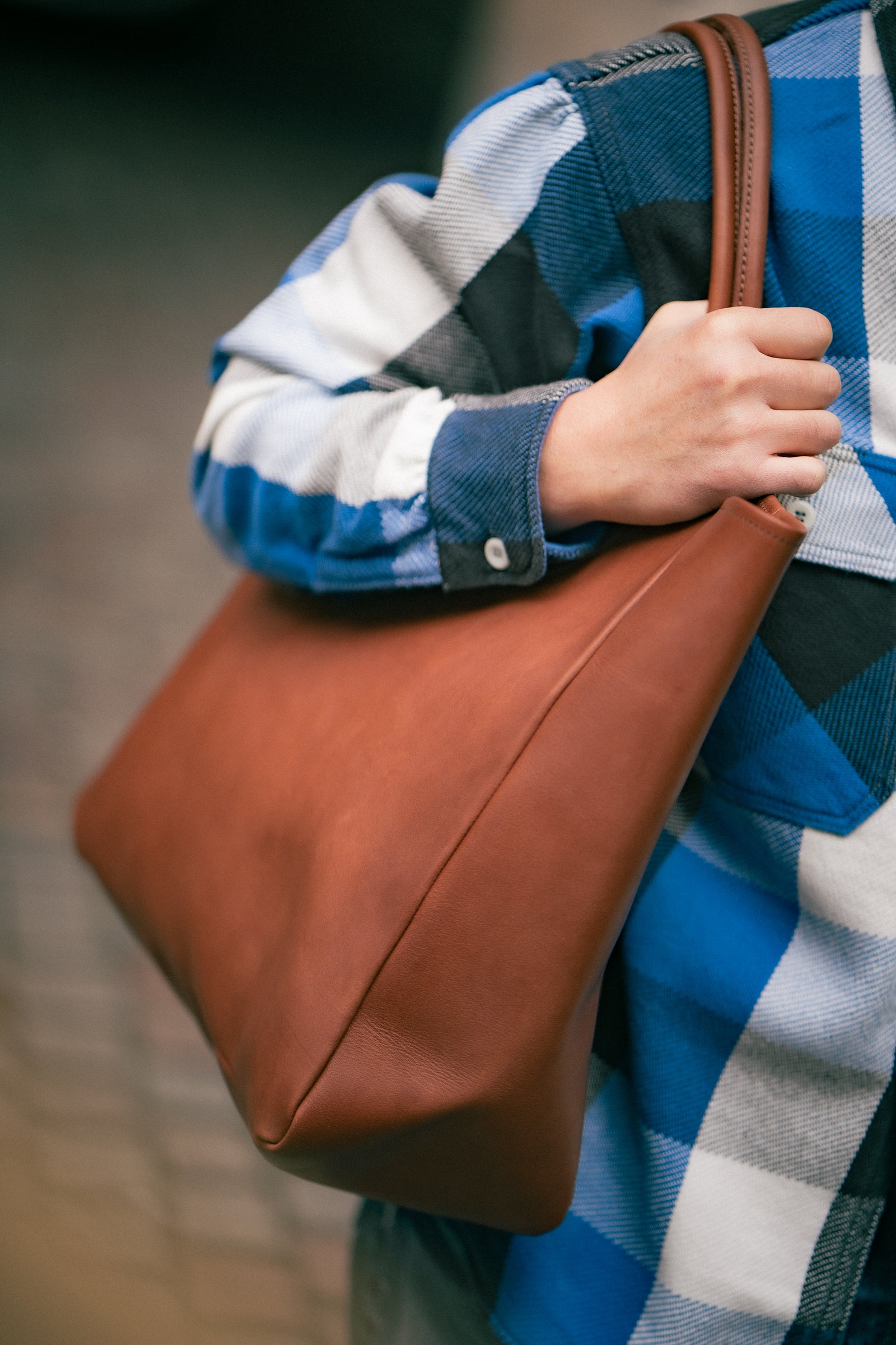 LEATHER TOTE SHOULDER-BAG Gallery Image 2