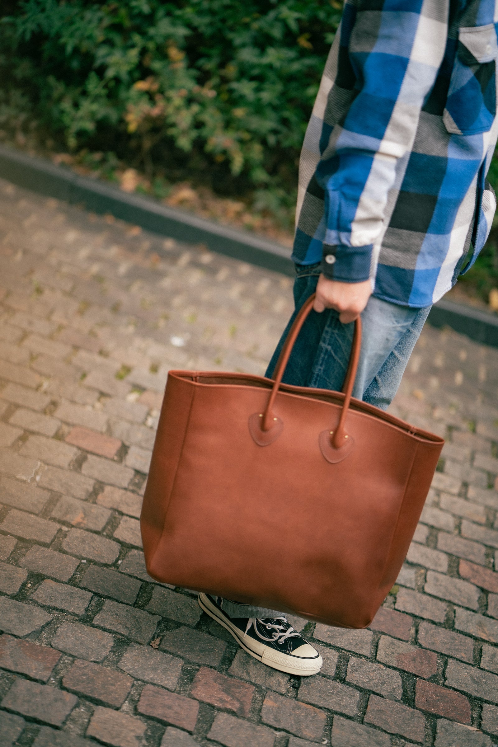 LEATHER TOTE SHOULDER-BAG Gallery Image 3