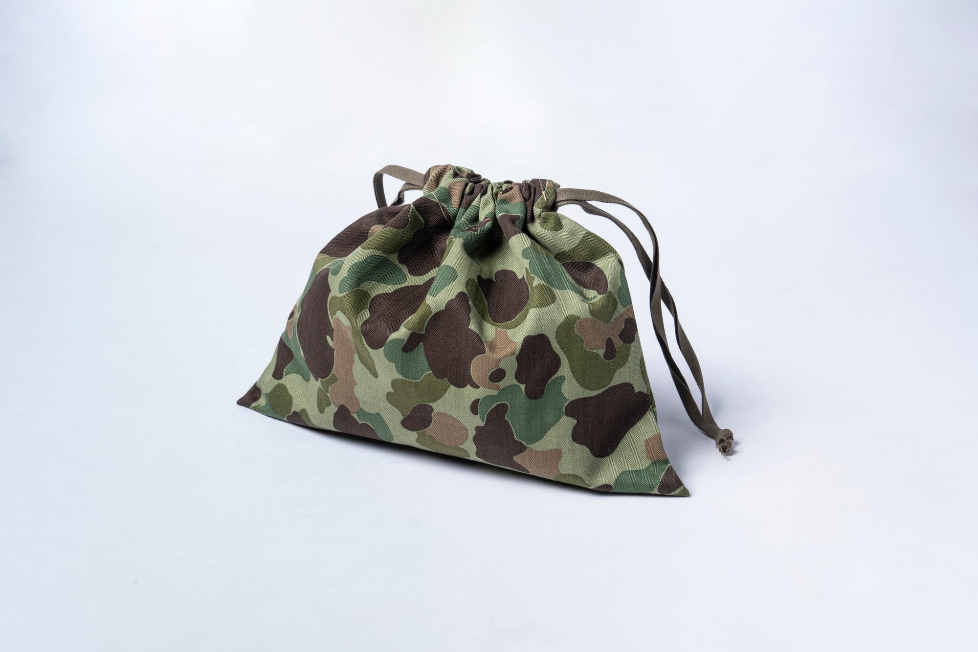 REVERSIBLE FROGSKIN CAMOUFLAGE APRON