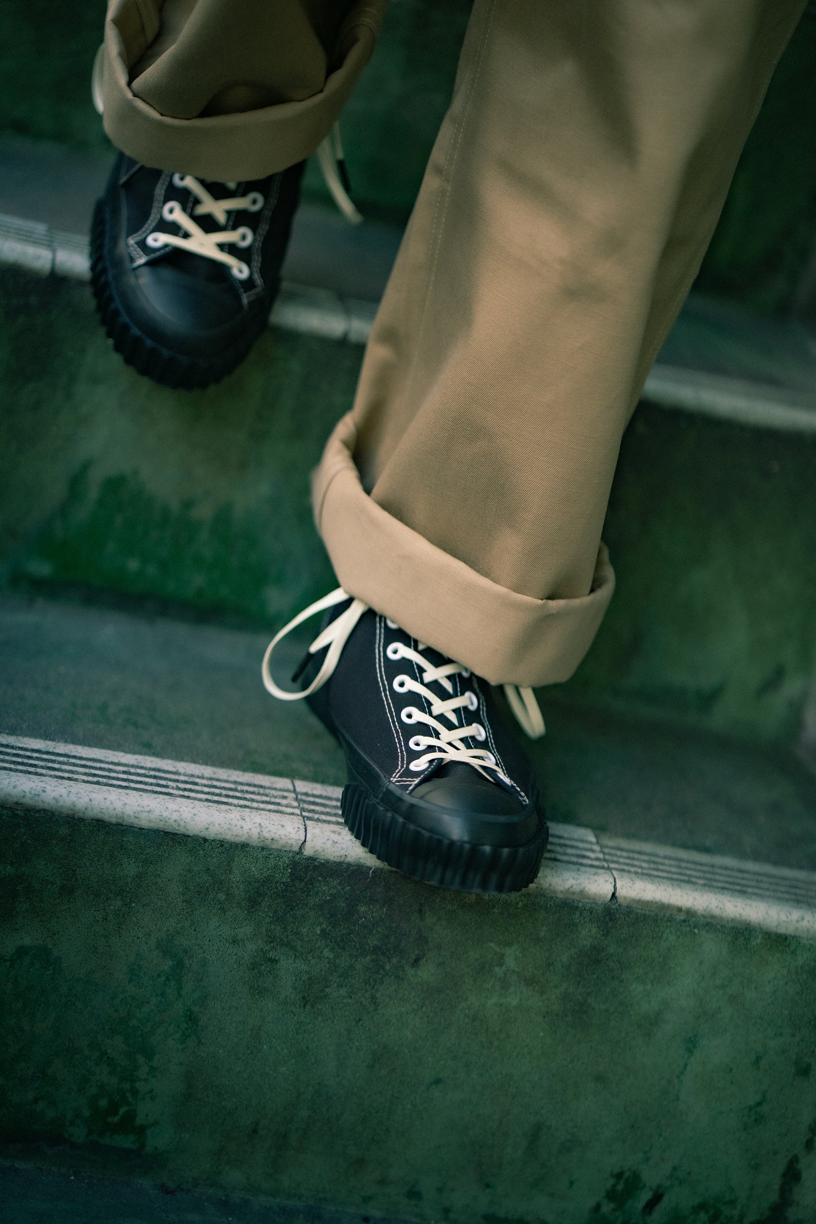 MILITARY CANVAS TRAINING SHOES Gallery Image 10