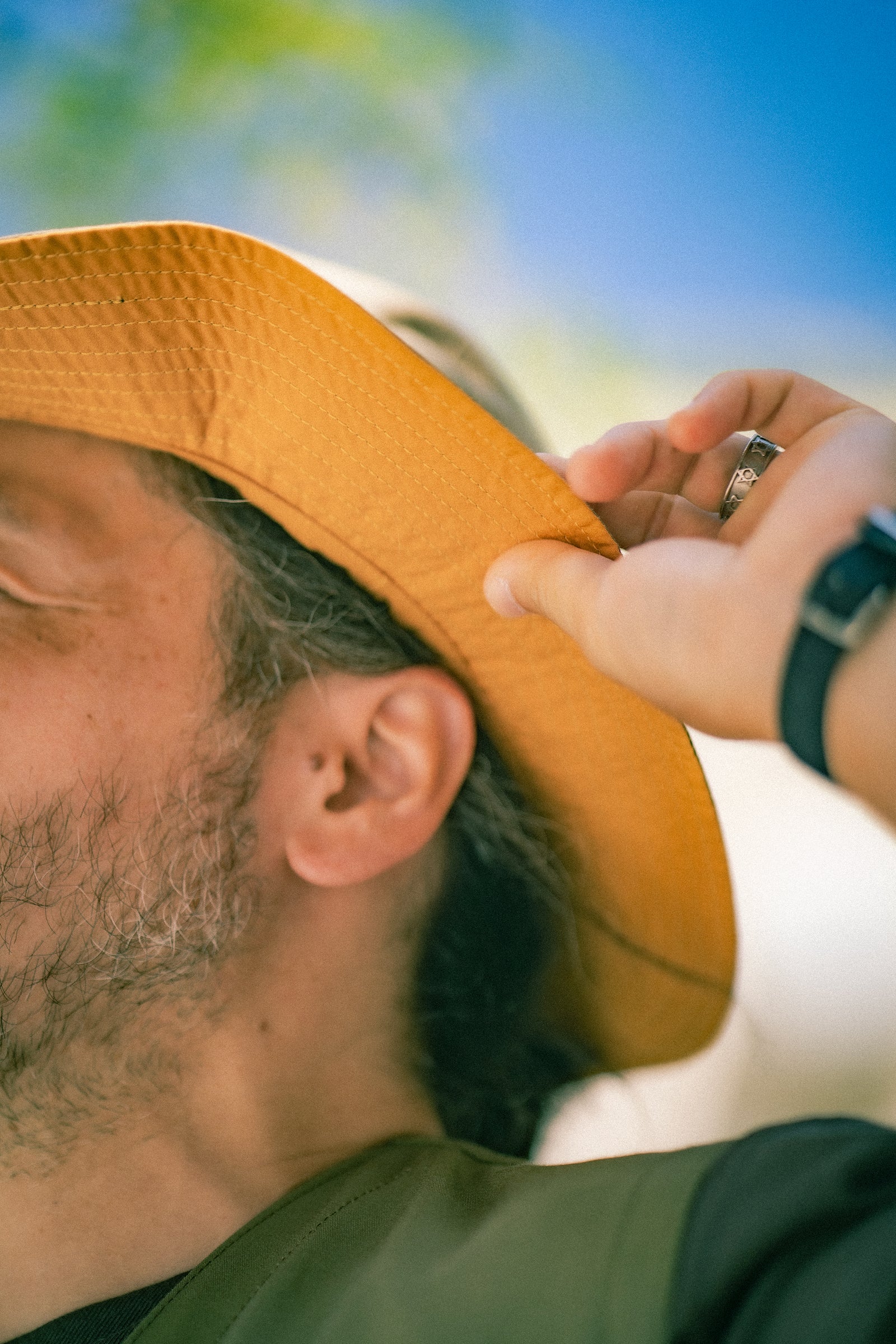 REVERSIBLE SUN HAT WITH ADJUSTABLE BAND Gallery Image 10