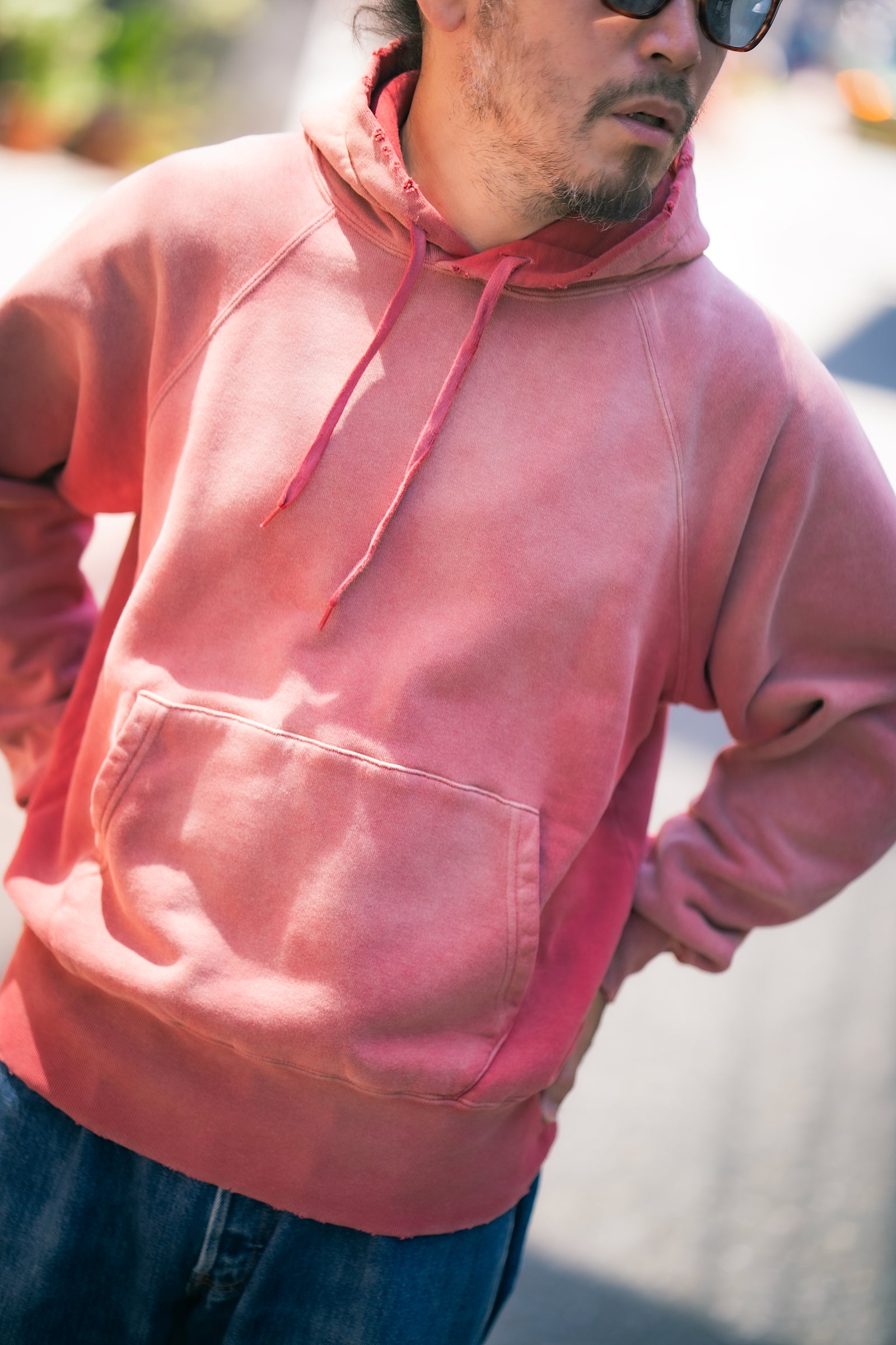 9 OZ. LOOPWHEEL RAGLAN HOODED SWEATSHIRT / FADED Gallery Image 4