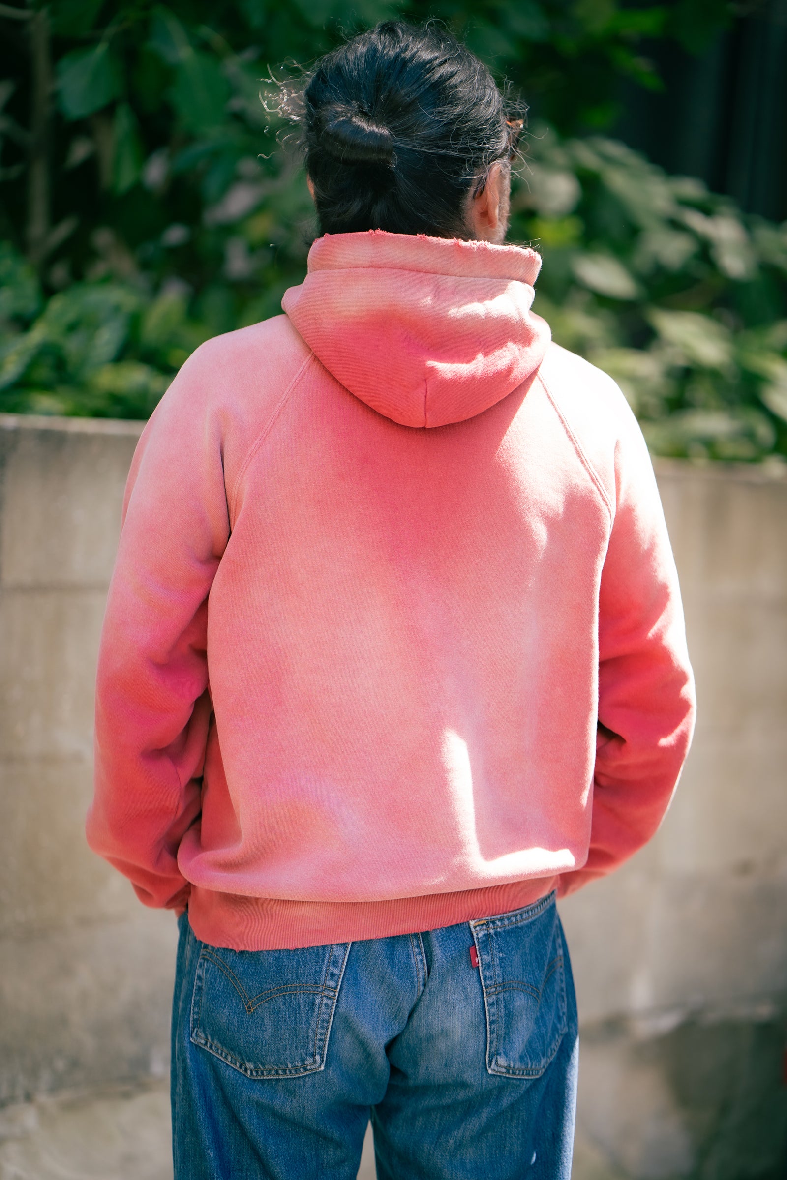 9 OZ. LOOPWHEEL RAGLAN HOODED SWEATSHIRT / FADED Gallery Image 9