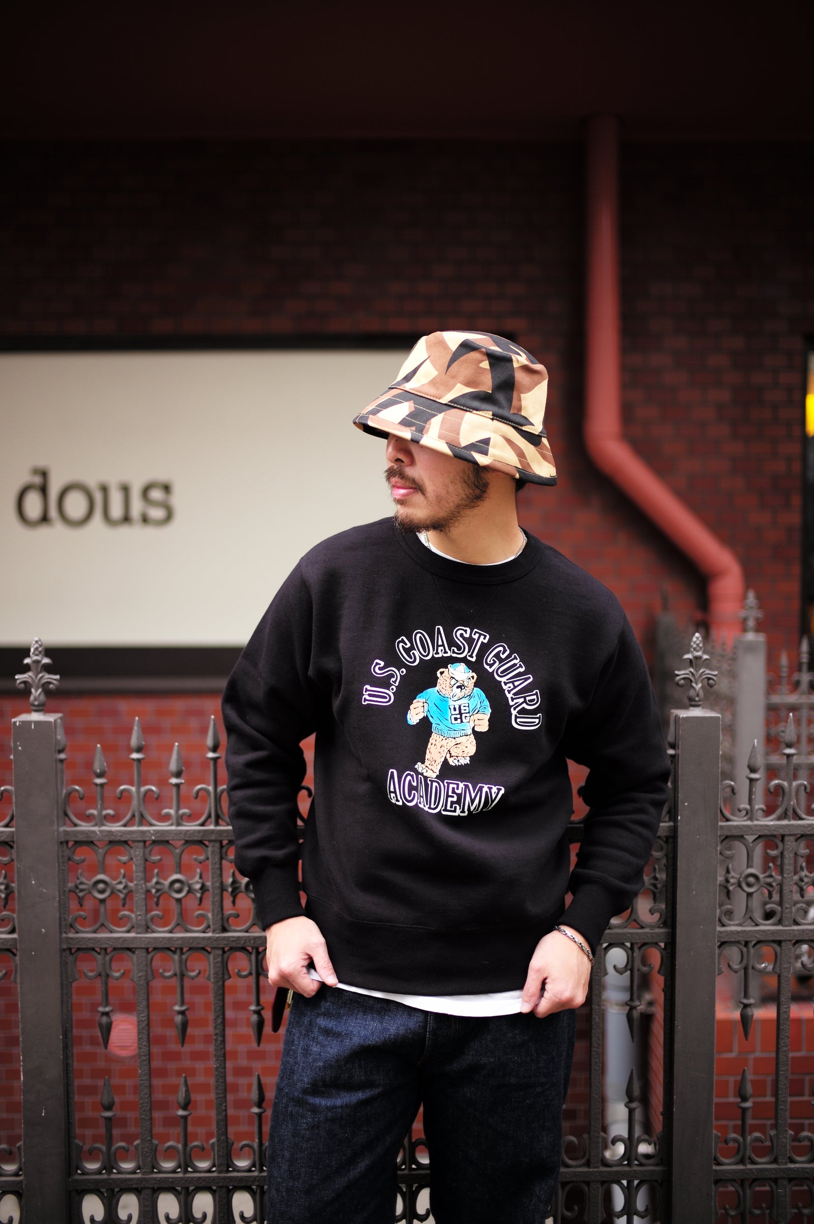 MILITARY PRINT SWEATSHIRT / U.S. COASTGUARD ACADEMY Gallery Image 1