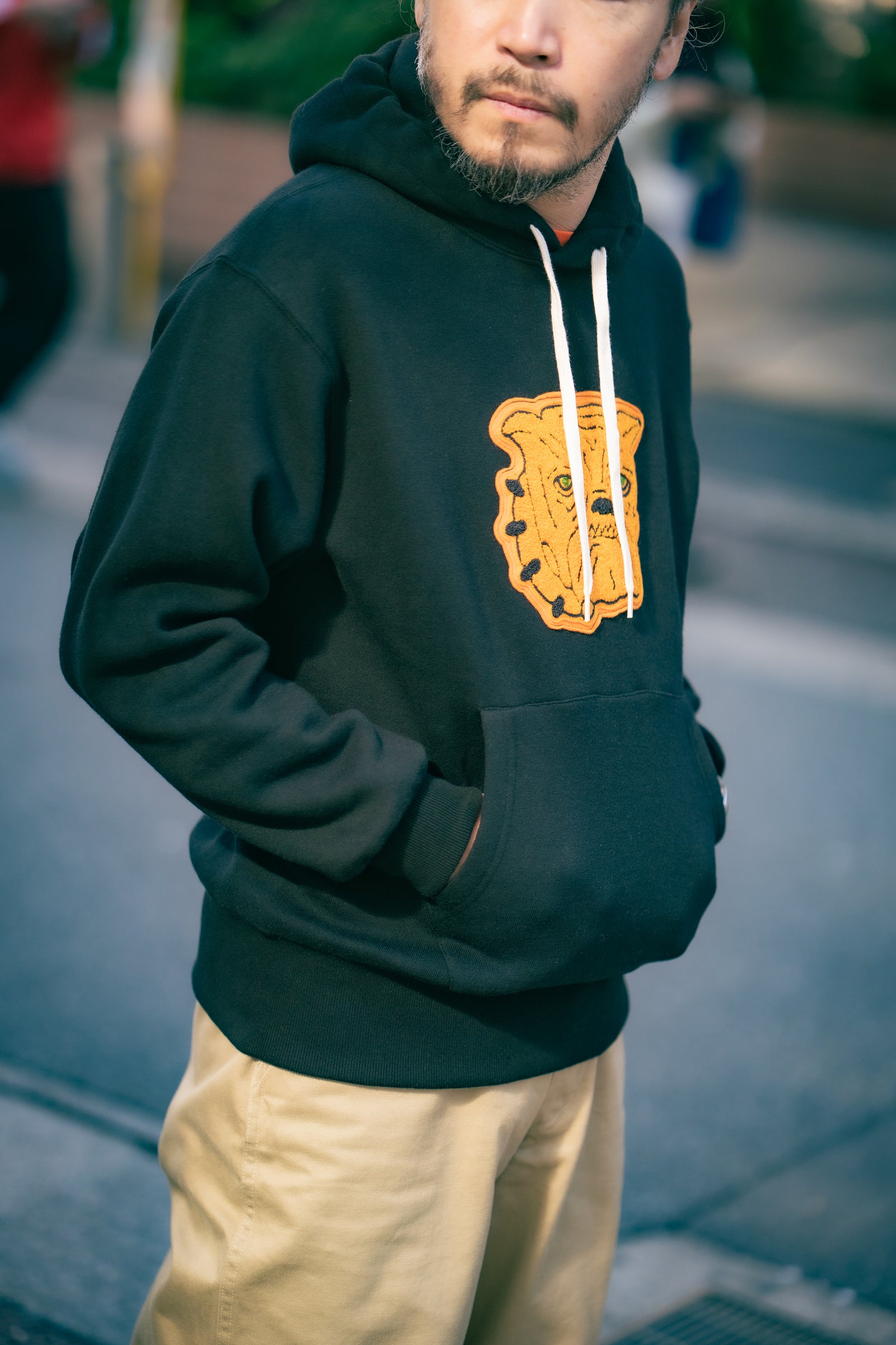 LOOPWHEEL HOODED SWEATSHIRT / BULLDOGS Gallery Image 4