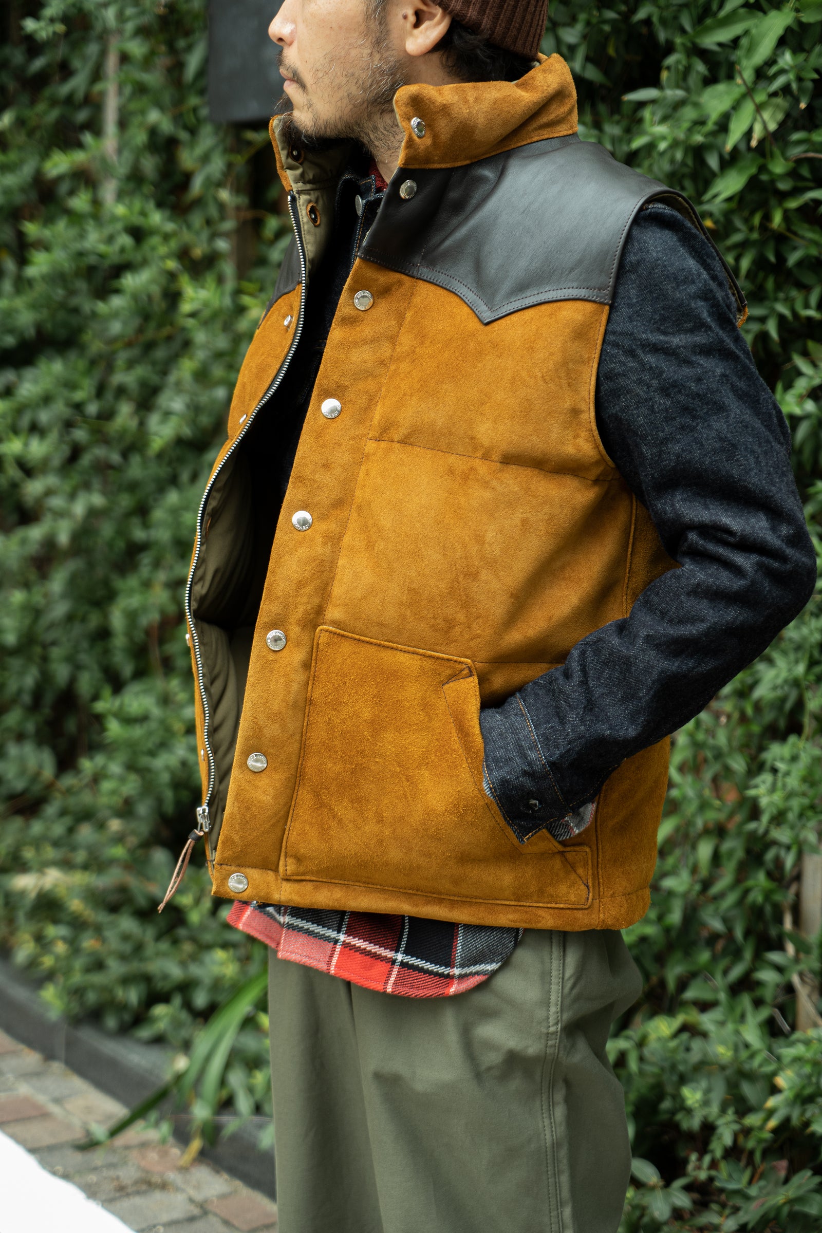 ROUGHOUT DOWN VEST Gallery Image