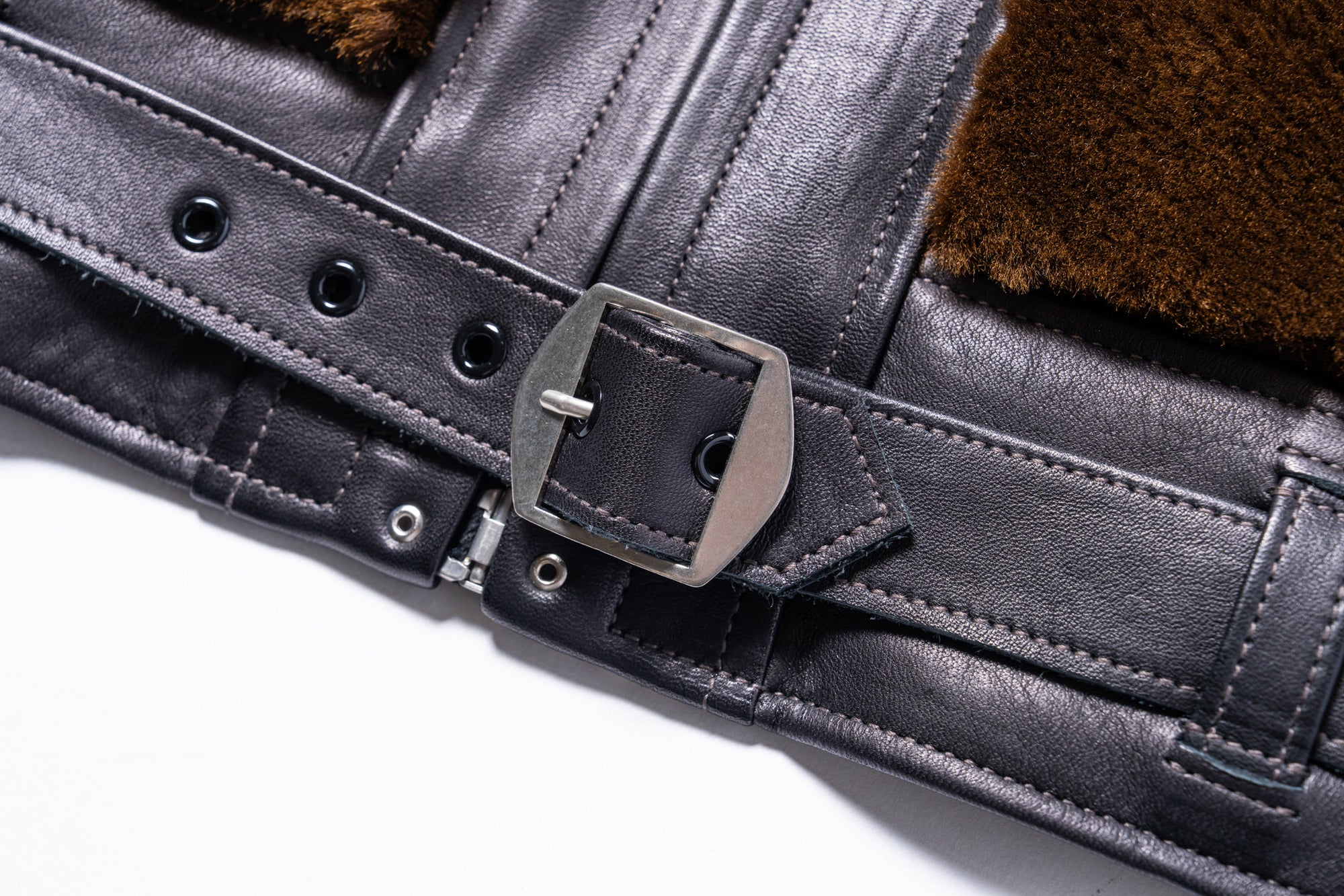 AKLAK GRIZZLY JACKET / BLACK,BROWN