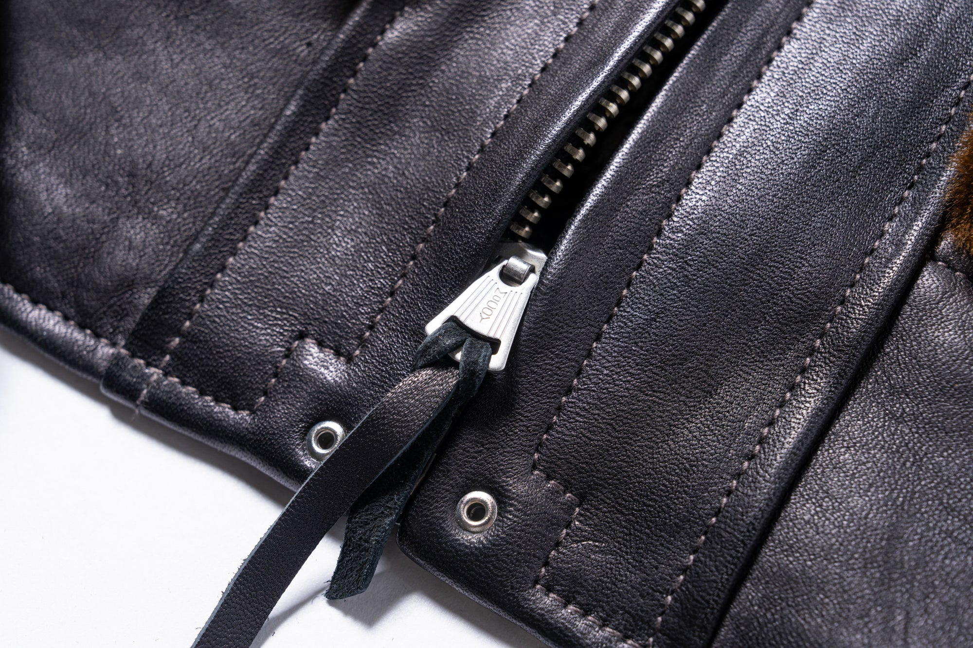 AKLAK GRIZZLY JACKET / BLACK,BROWN