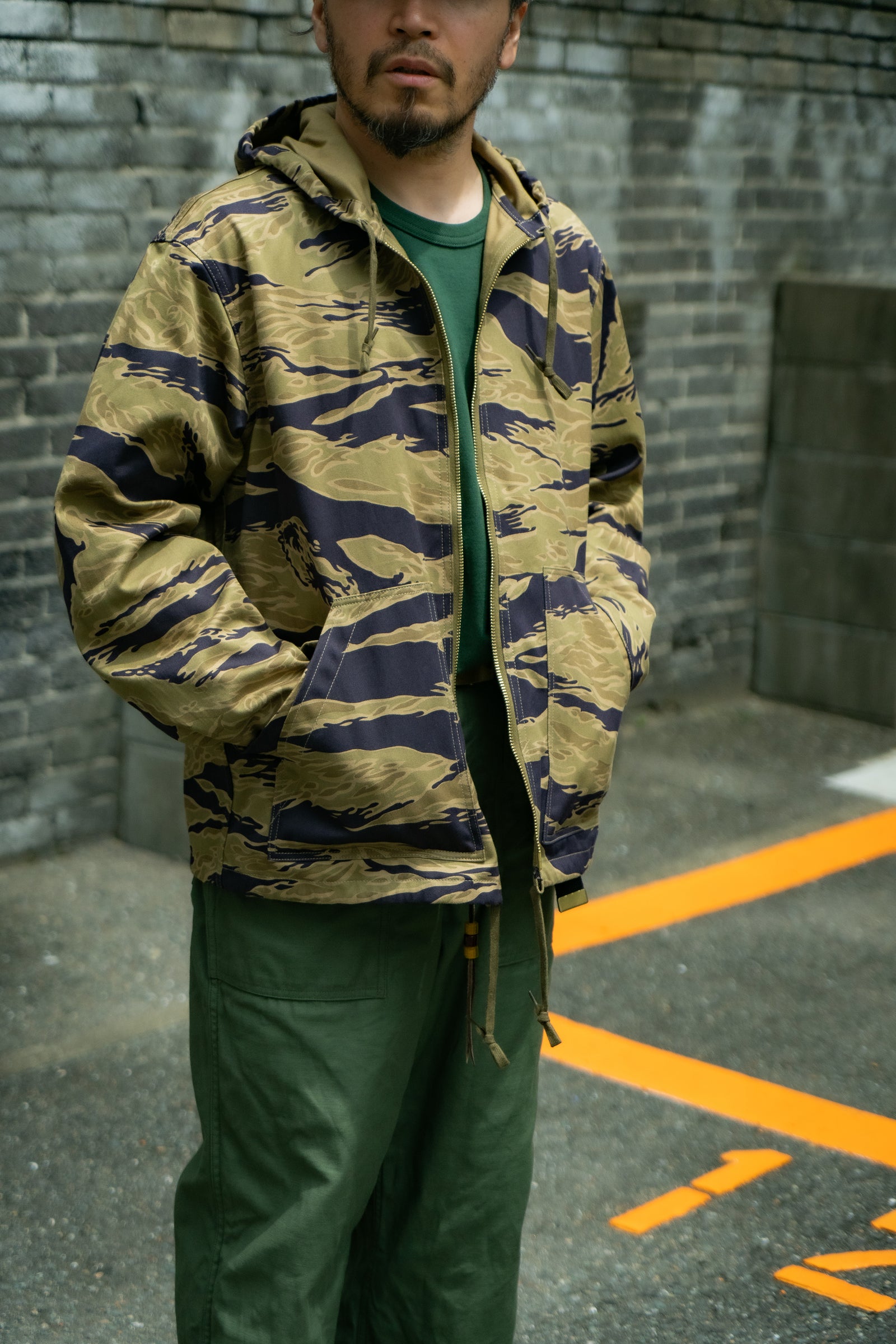 TIGER CAMOUFLAGE PARKA / ADVISOR Gallery Image 4
