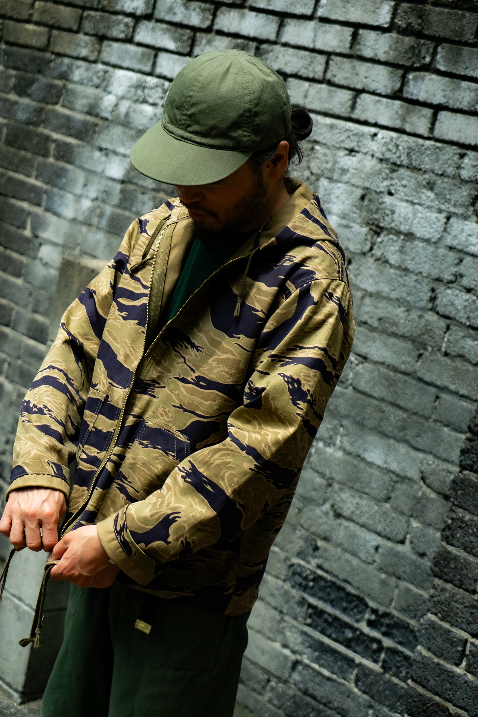 TIGER CAMOUFLAGE PARKA / ADVISOR Gallery Image 5
