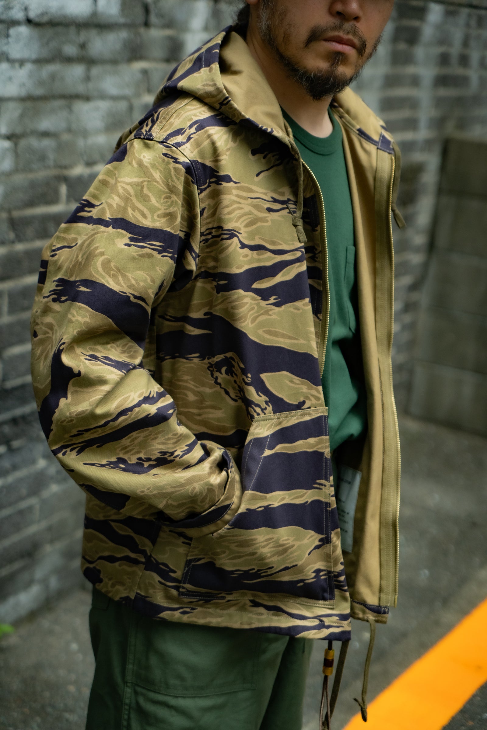 TIGER CAMOUFLAGE PARKA / ADVISOR Gallery Image 2