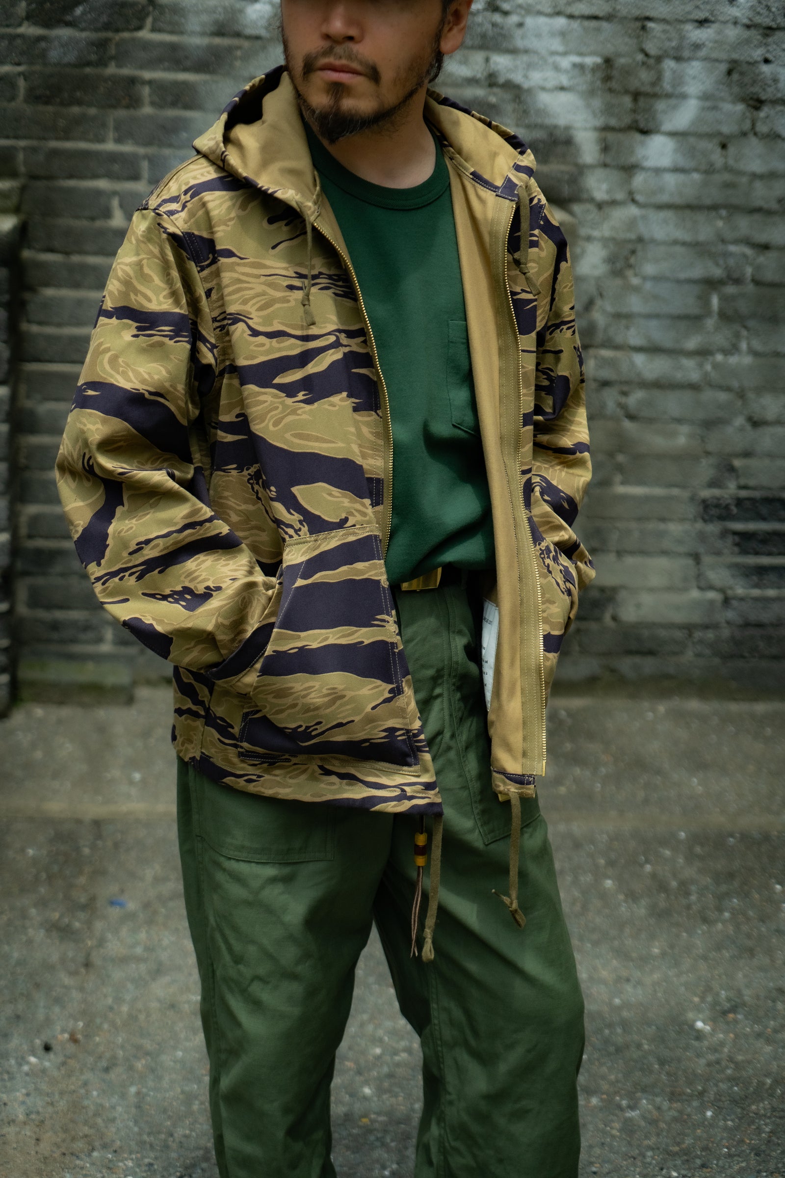 TIGER CAMOUFLAGE PARKA / ADVISOR Gallery Image 9