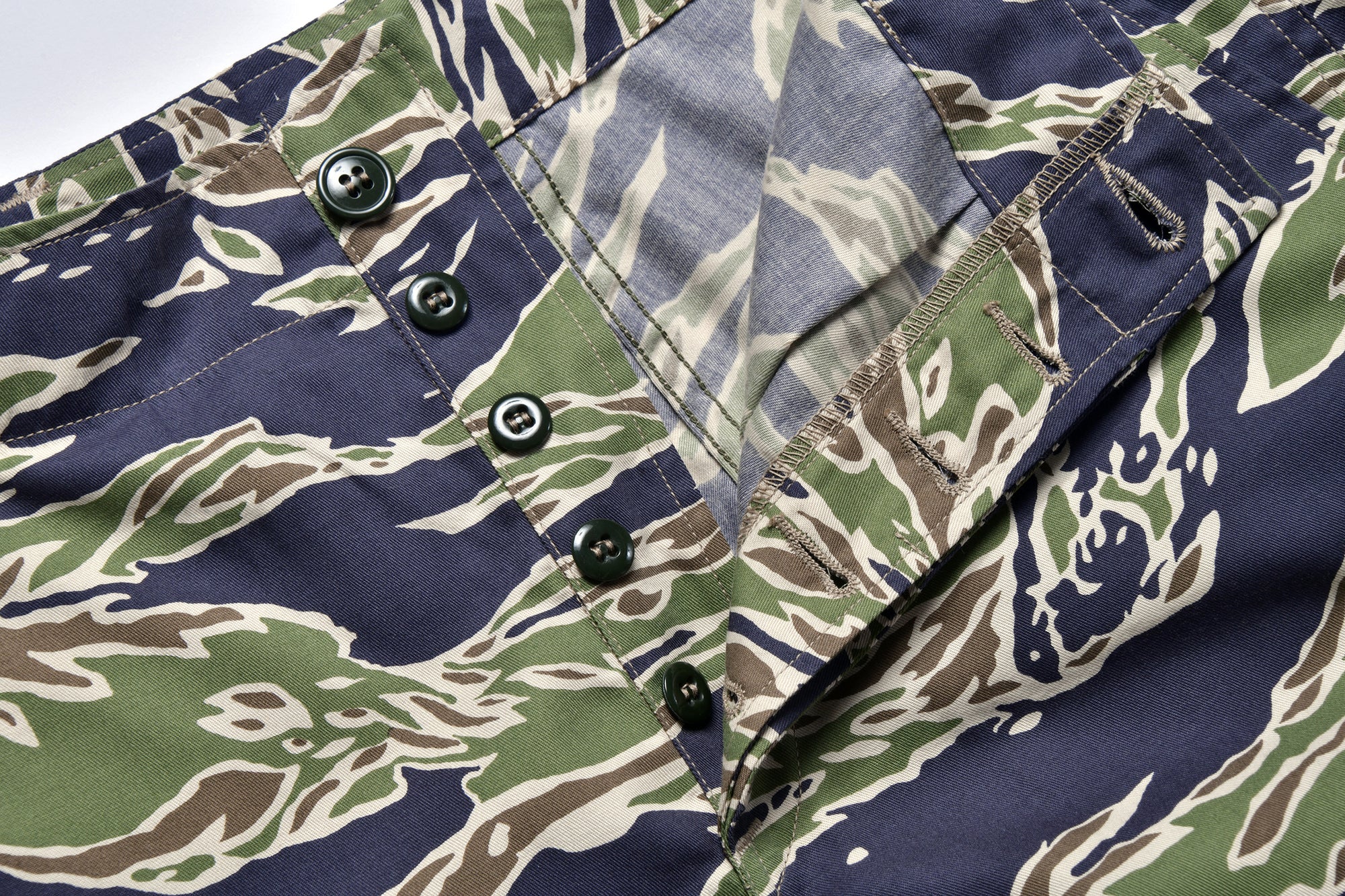 TIGER CAMOUFLAGE CIVILIAN SHORTS / LATE WAR