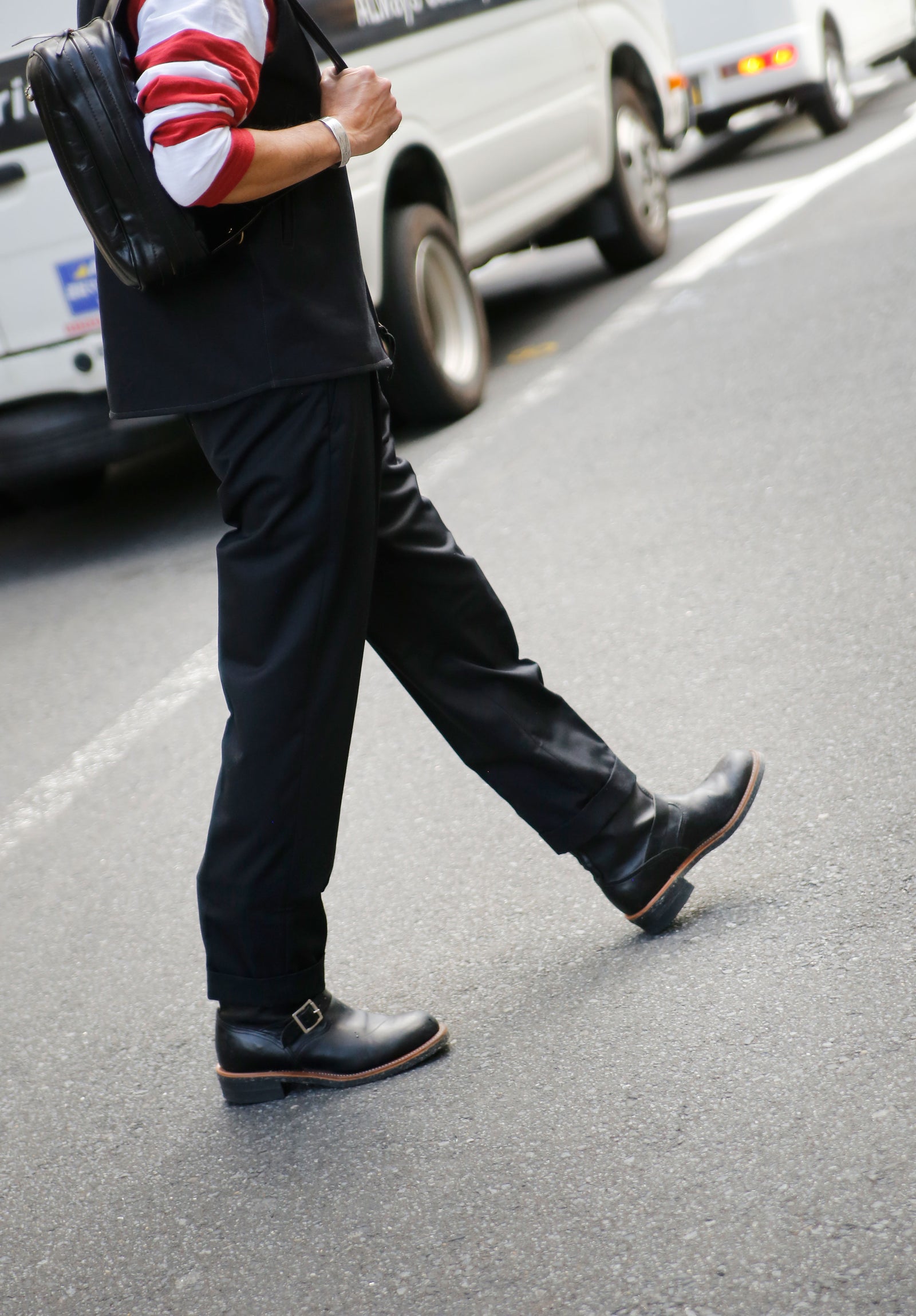 SINGLE-PLEAT WOOL TROUSERS Gallery Image 1