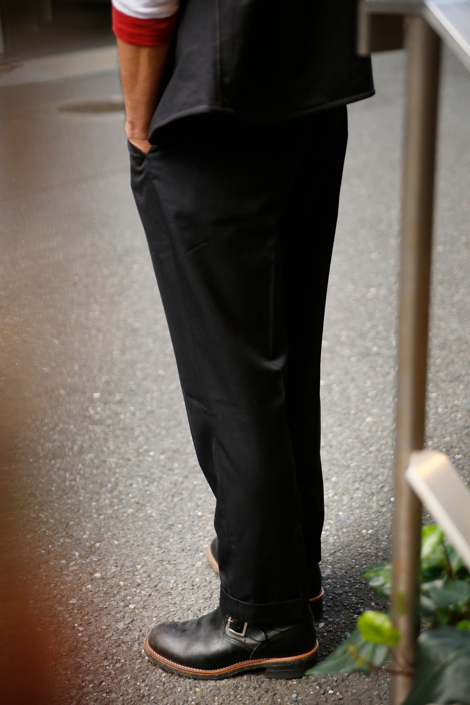 SINGLE-PLEAT WOOL TROUSERS Gallery Image 5