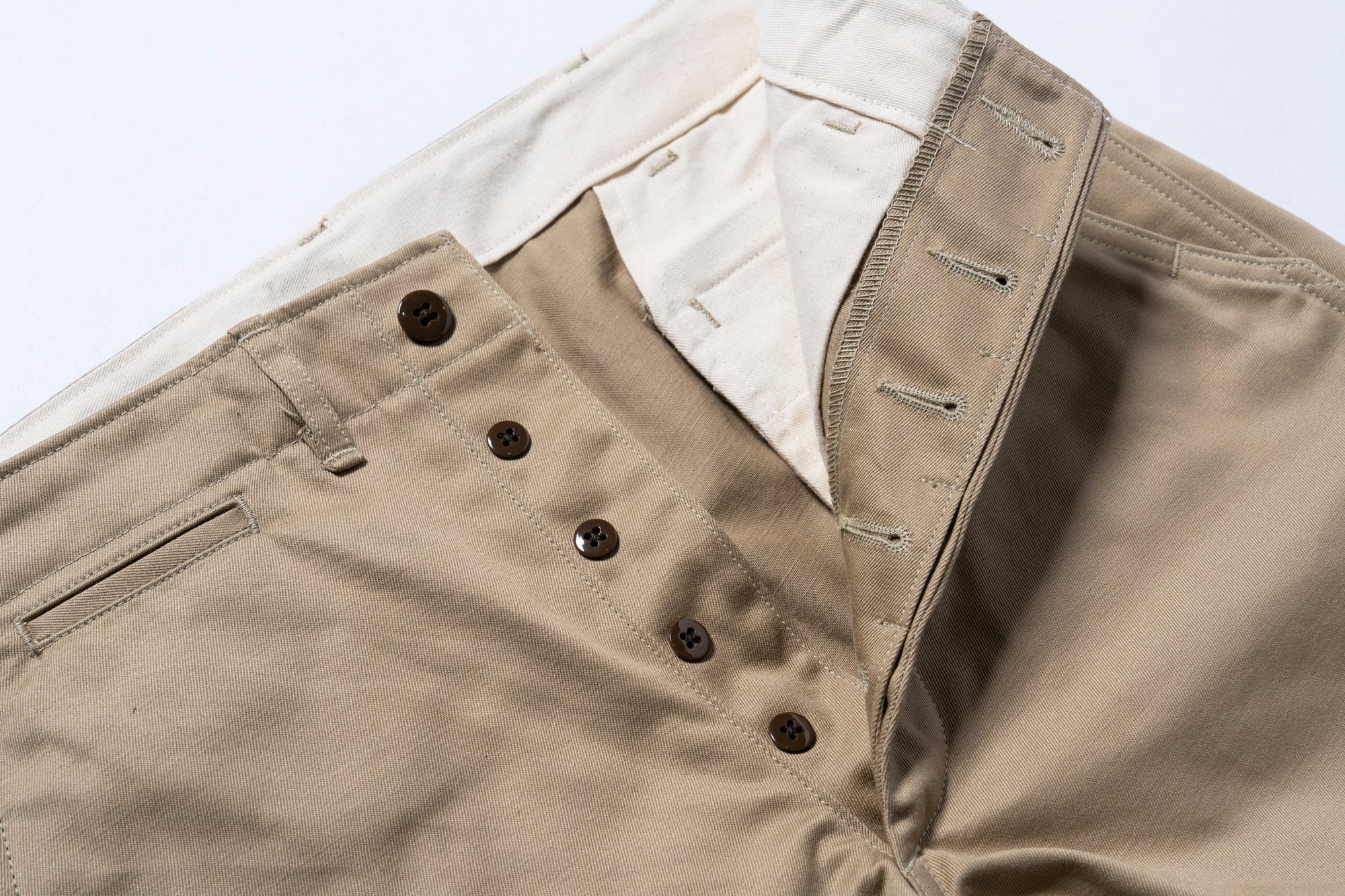 MILITARY SHORTS / KHAKI CHINO