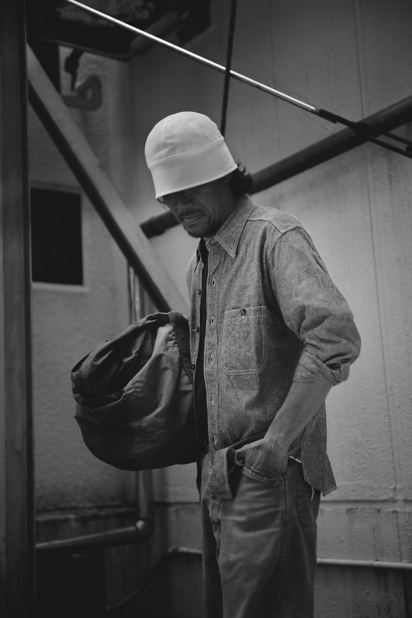 U.S. NAVY CHAMBRAY SHIRT L/S (MODIFY) Gallery Image 2