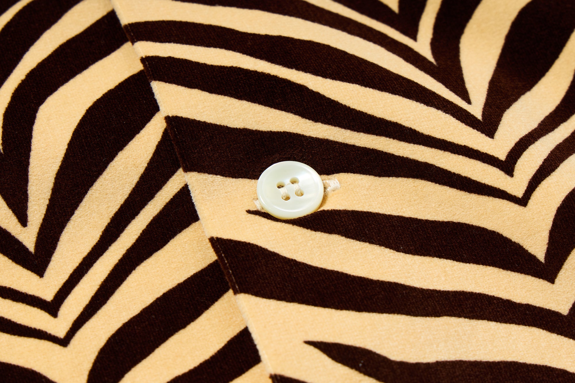 PRINTED VELOUR OPEN-COLLAR SHIRT / ZEBRA