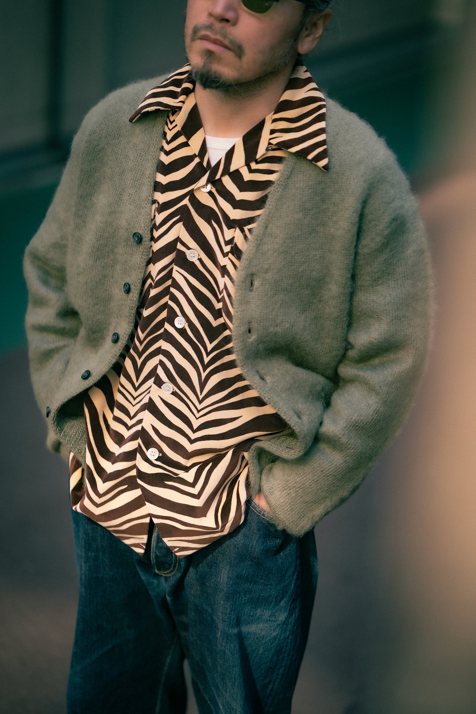 PRINTED VELOUR OPEN-COLLAR SHIRT / ZEBRA Gallery Image 2