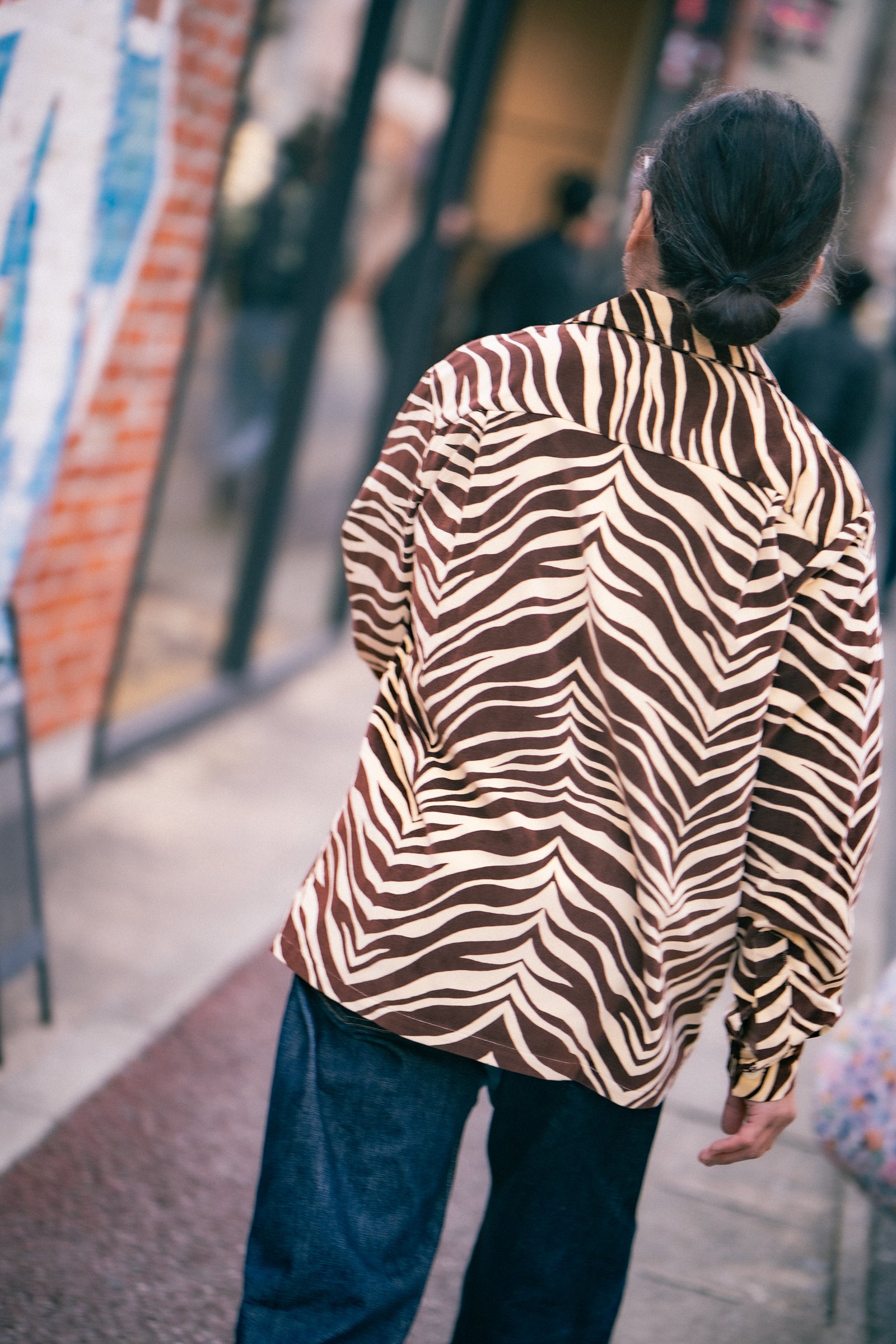 PRINTED VELOUR OPEN-COLLAR SHIRT / ZEBRA Gallery Image 5