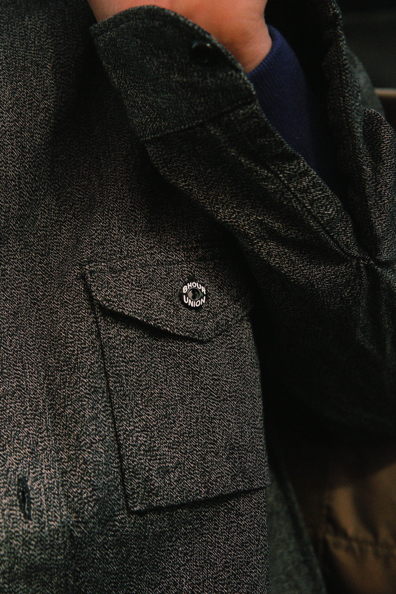 8HU CIGARETTE POCKET MOCK-TWIST CHAMBRAY WORK SHIRT Gallery Image 3