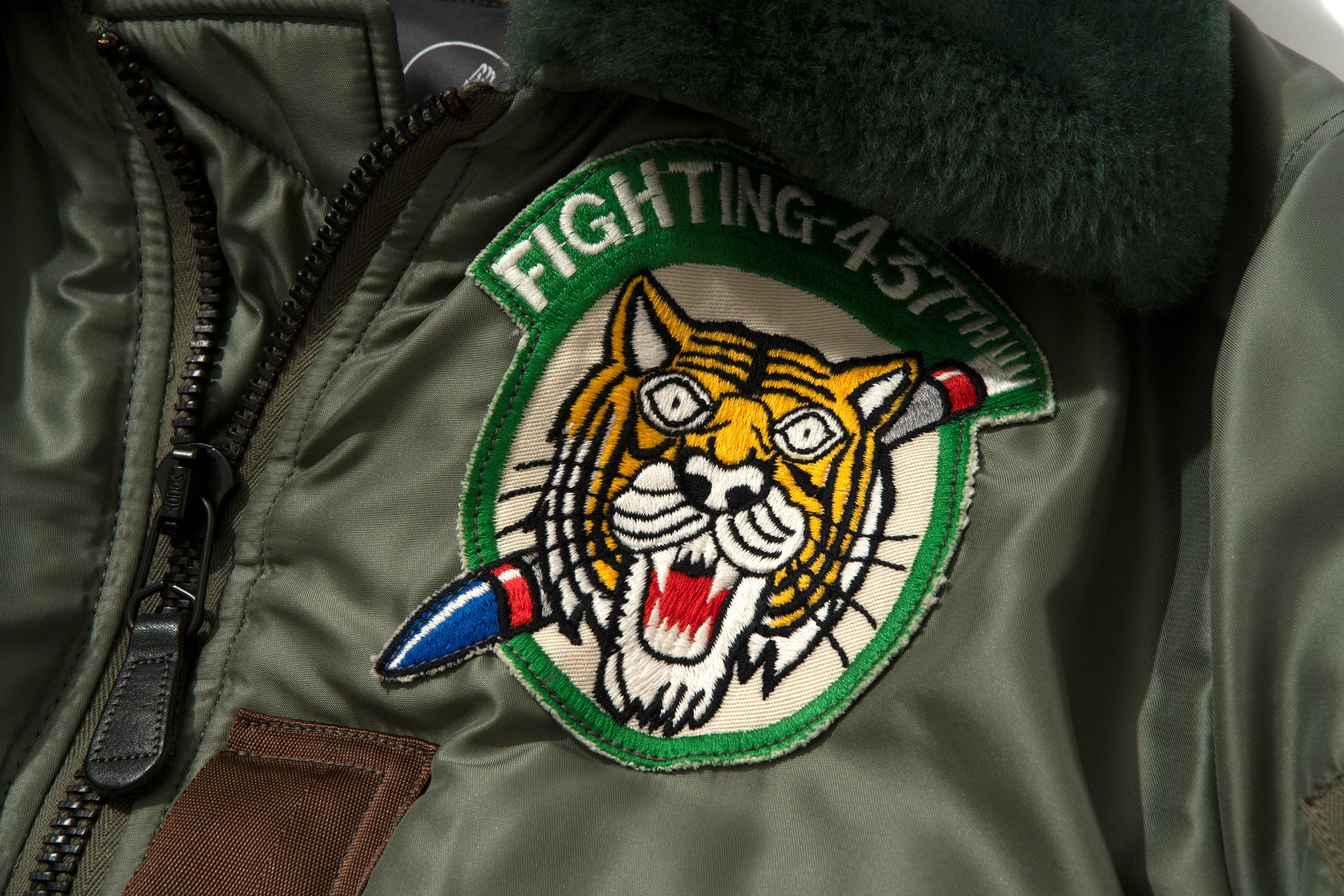 TYPE B-15D / FIGHTING - 437th