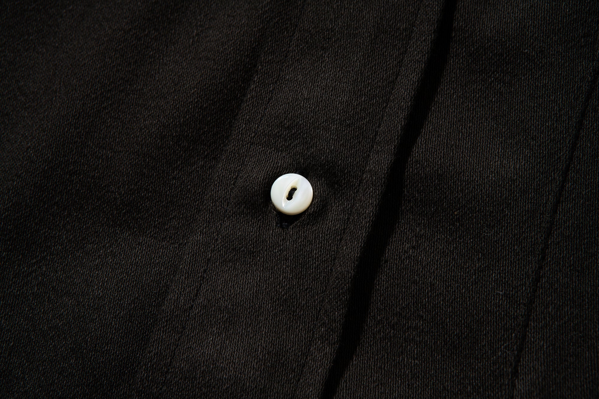 DOUBLE DIAMOND BAND COLLAR SATEEN SHIRT