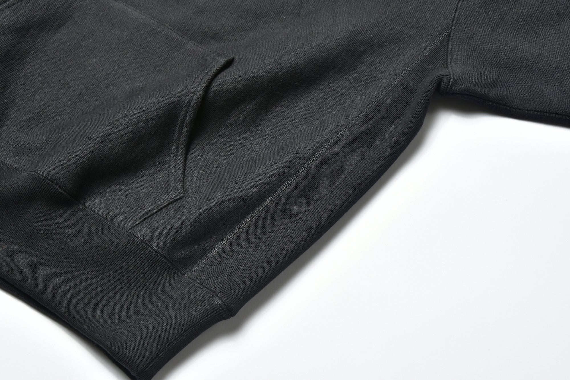 HEAVYWEIGHT HOODED SWEATSHIRT