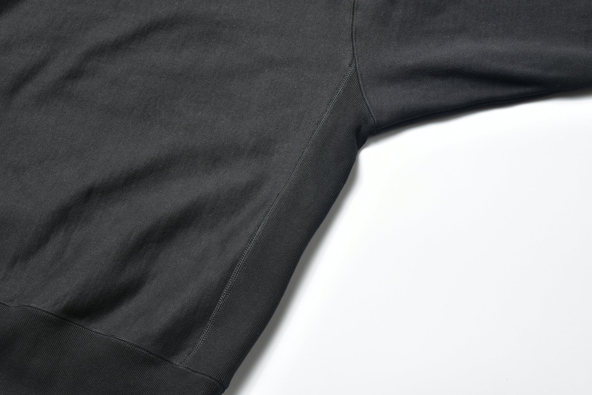 HEAVYWEIGHT CREWNECK SWEATSHIRT